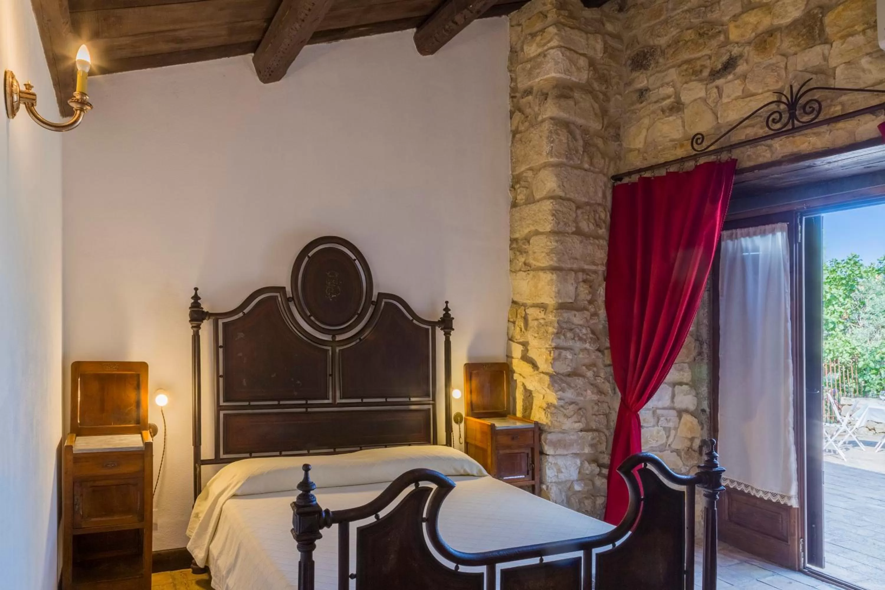 Bed in Masseria Fortificata Lo Zafferaneto