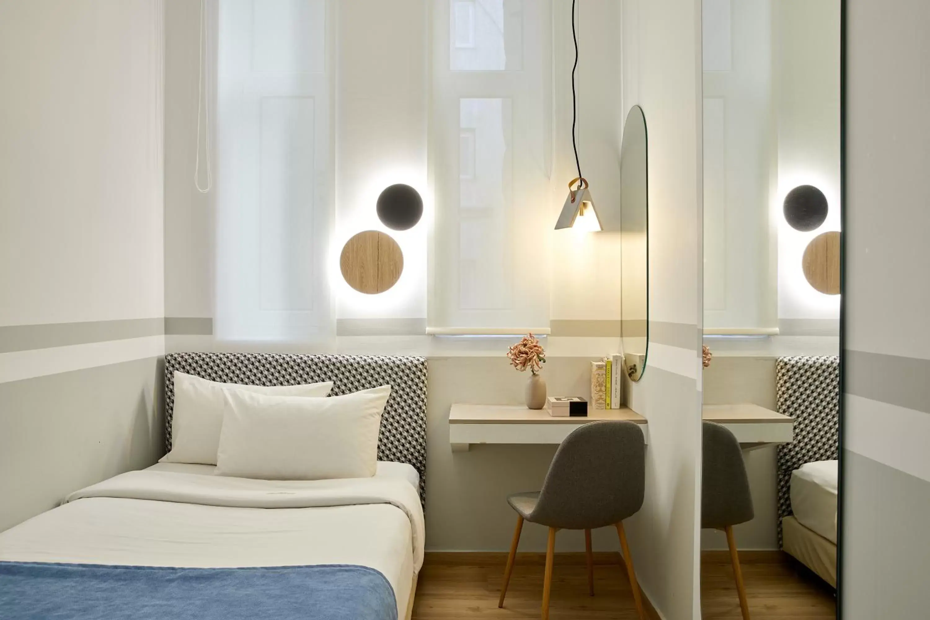 Photo of the whole room, Bed in Hotel Luxembourg Photo of the whole room, Bed in Hotel Luxembourg