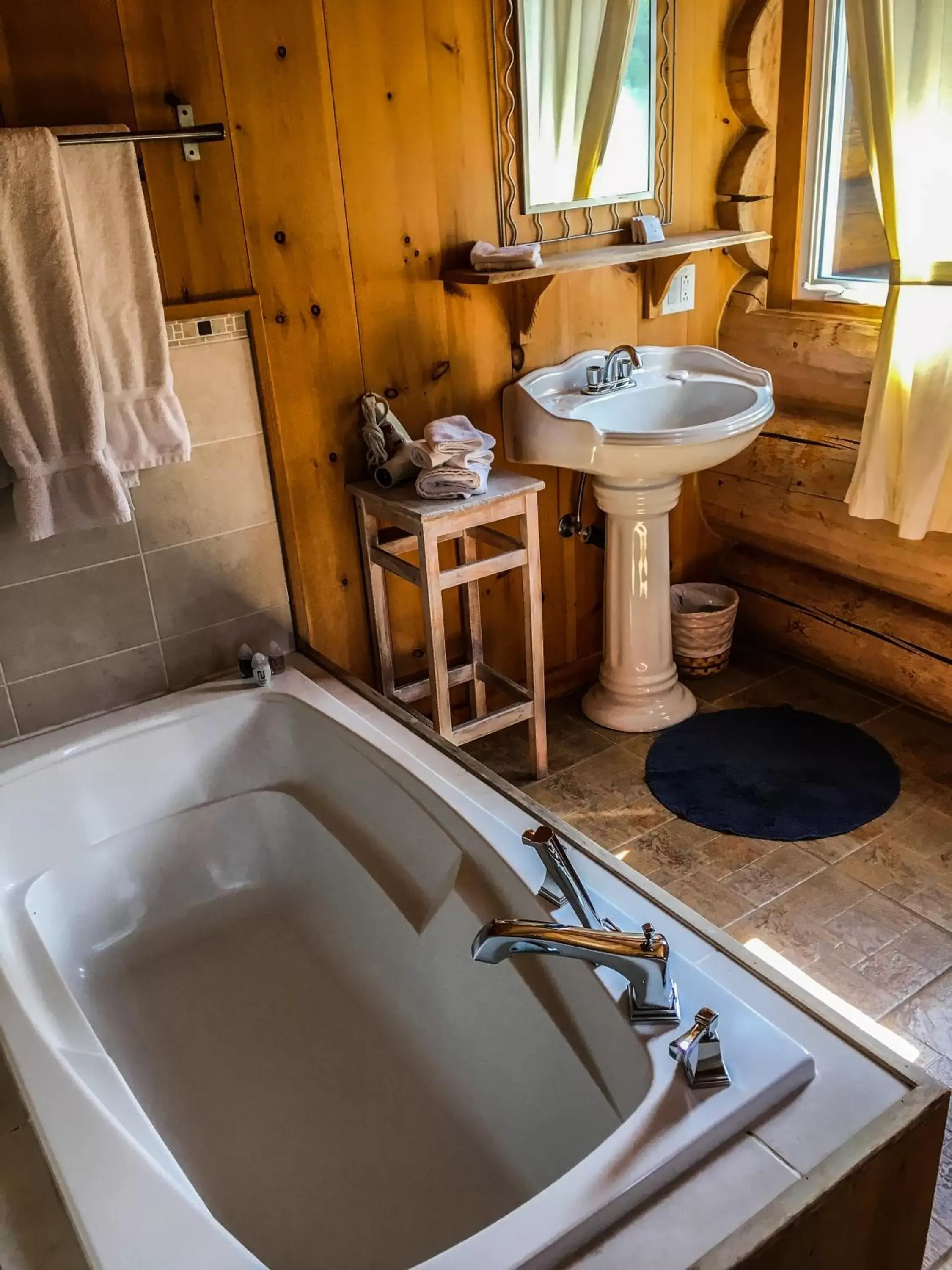 Bathroom in Auberge Couleurs de France