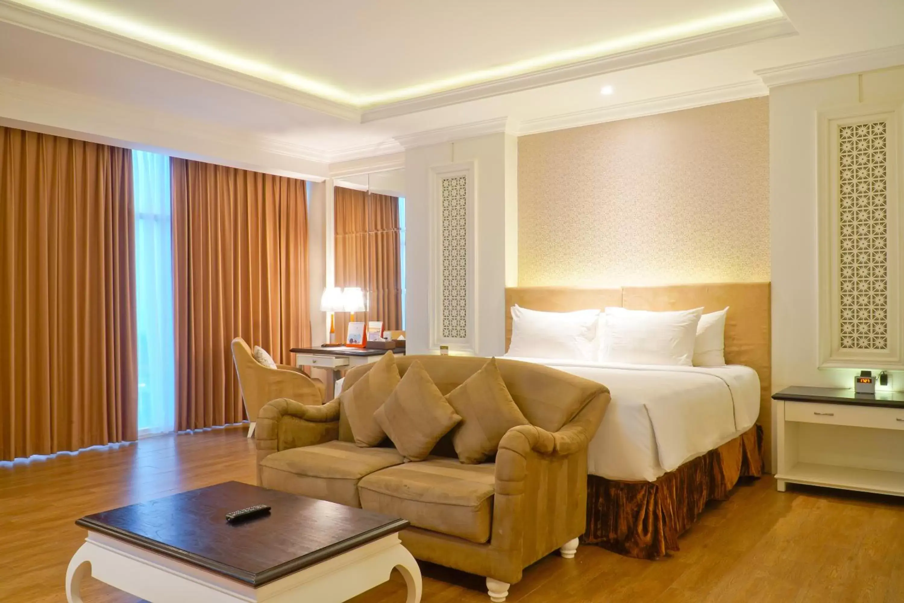 Bedroom, Seating Area in Swiss-Belhotel Lampung