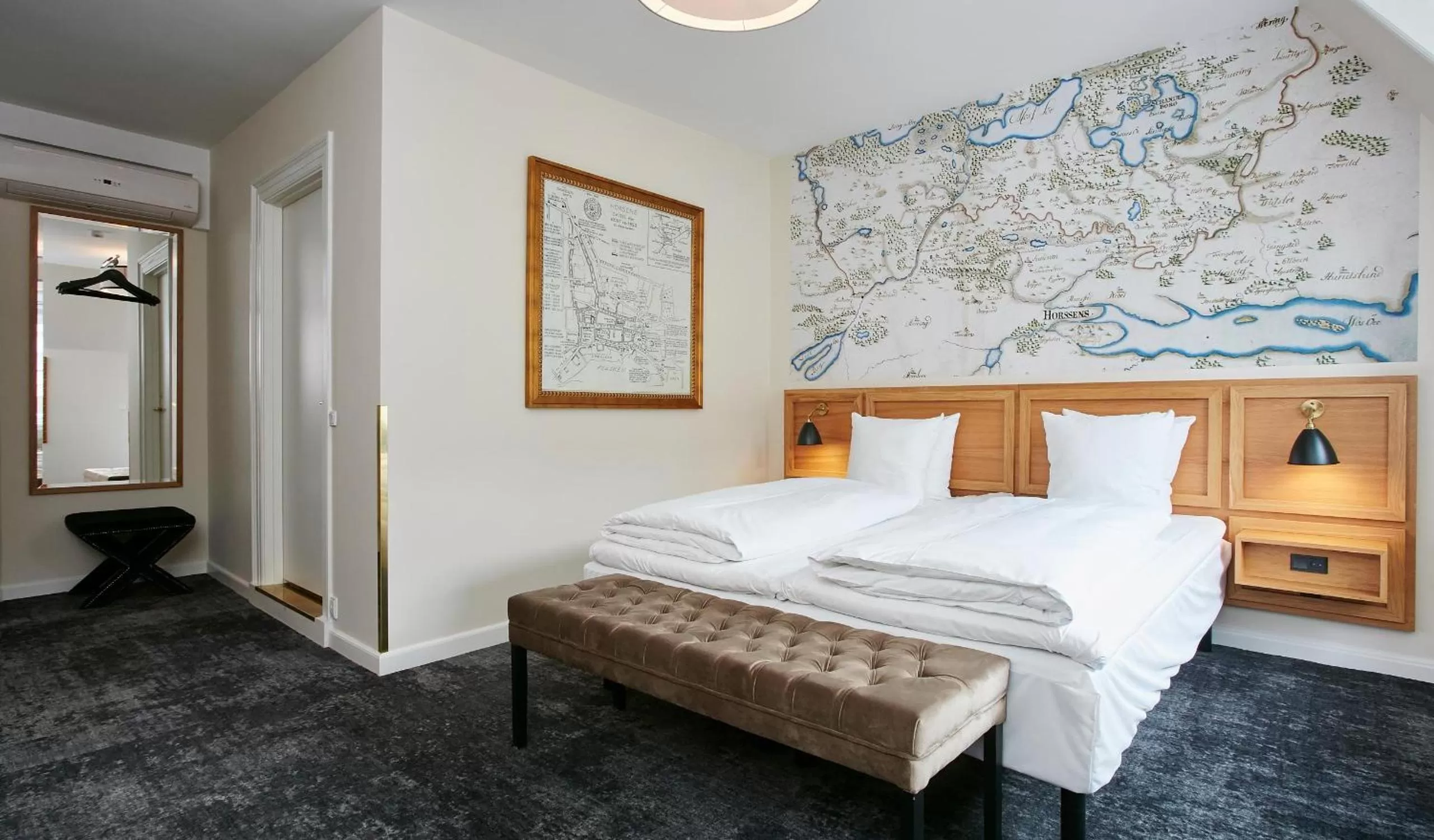 Photo of the whole room, Bed in Jørgensens Hotel