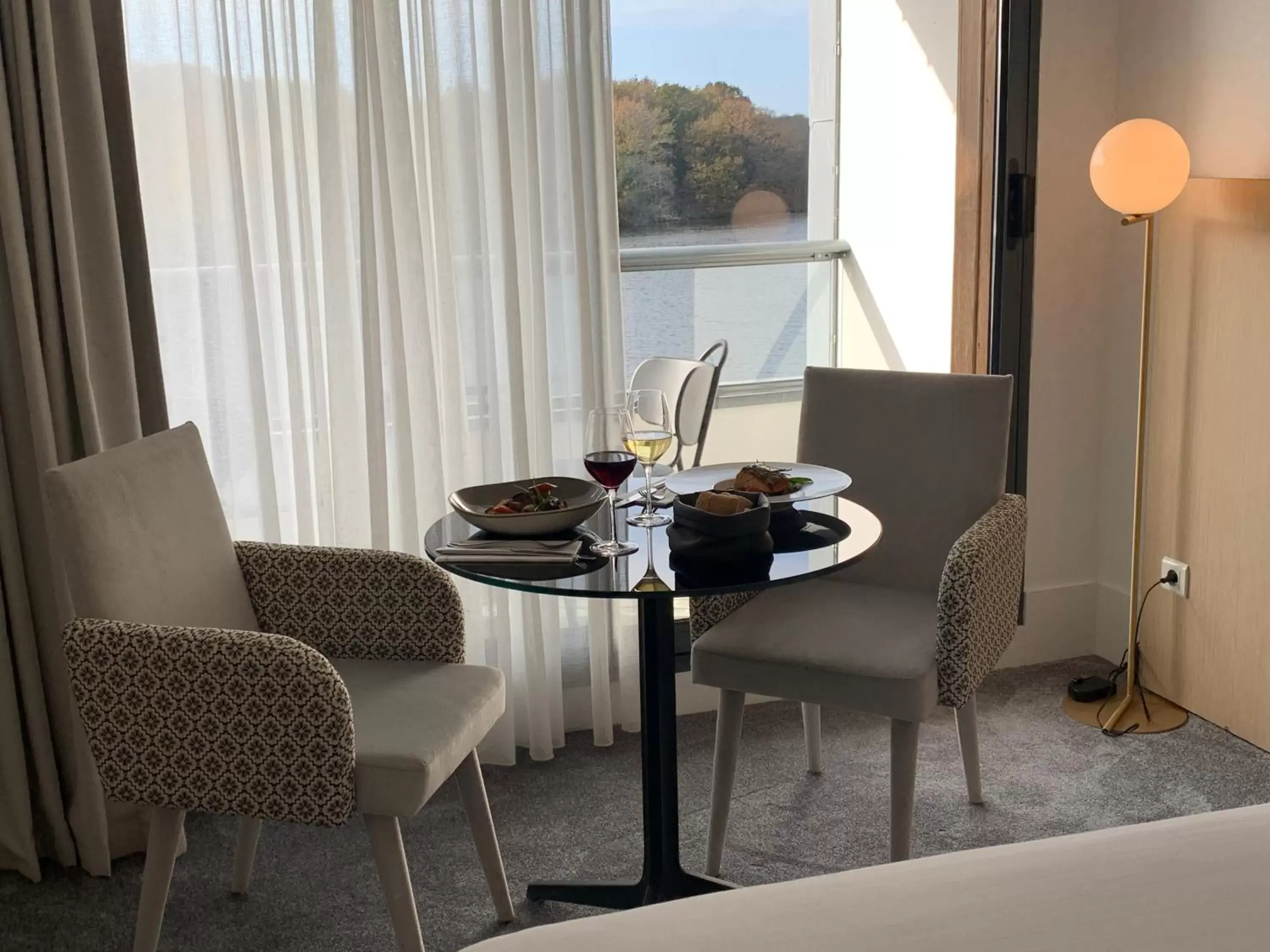 Food and drinks, Seating Area in Best Western Plus Hotel les Rives du Ter