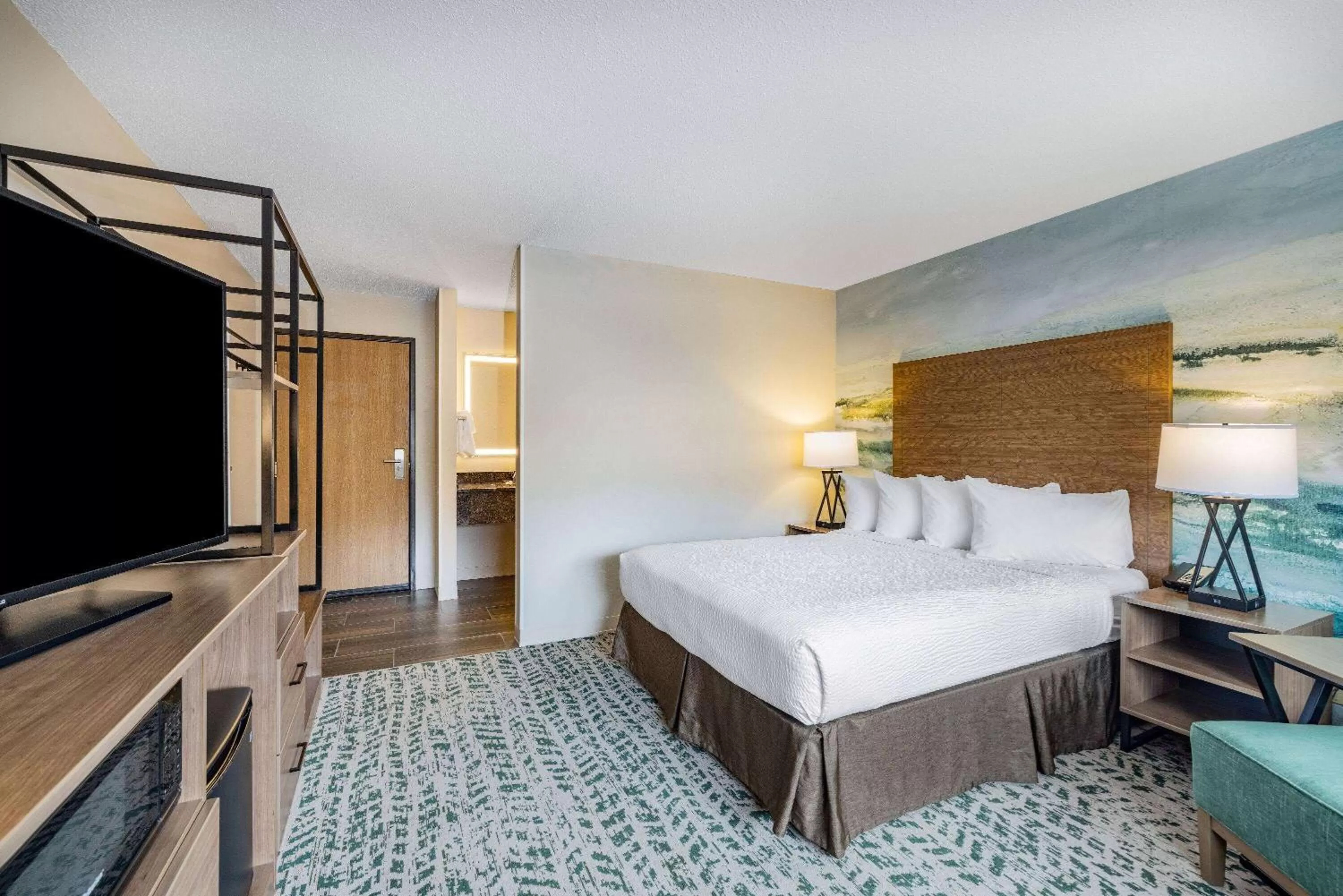 Photo of the whole room, Bed in AmericInn by Wyndham Duluth South Proctor Black Woods Event Ctr