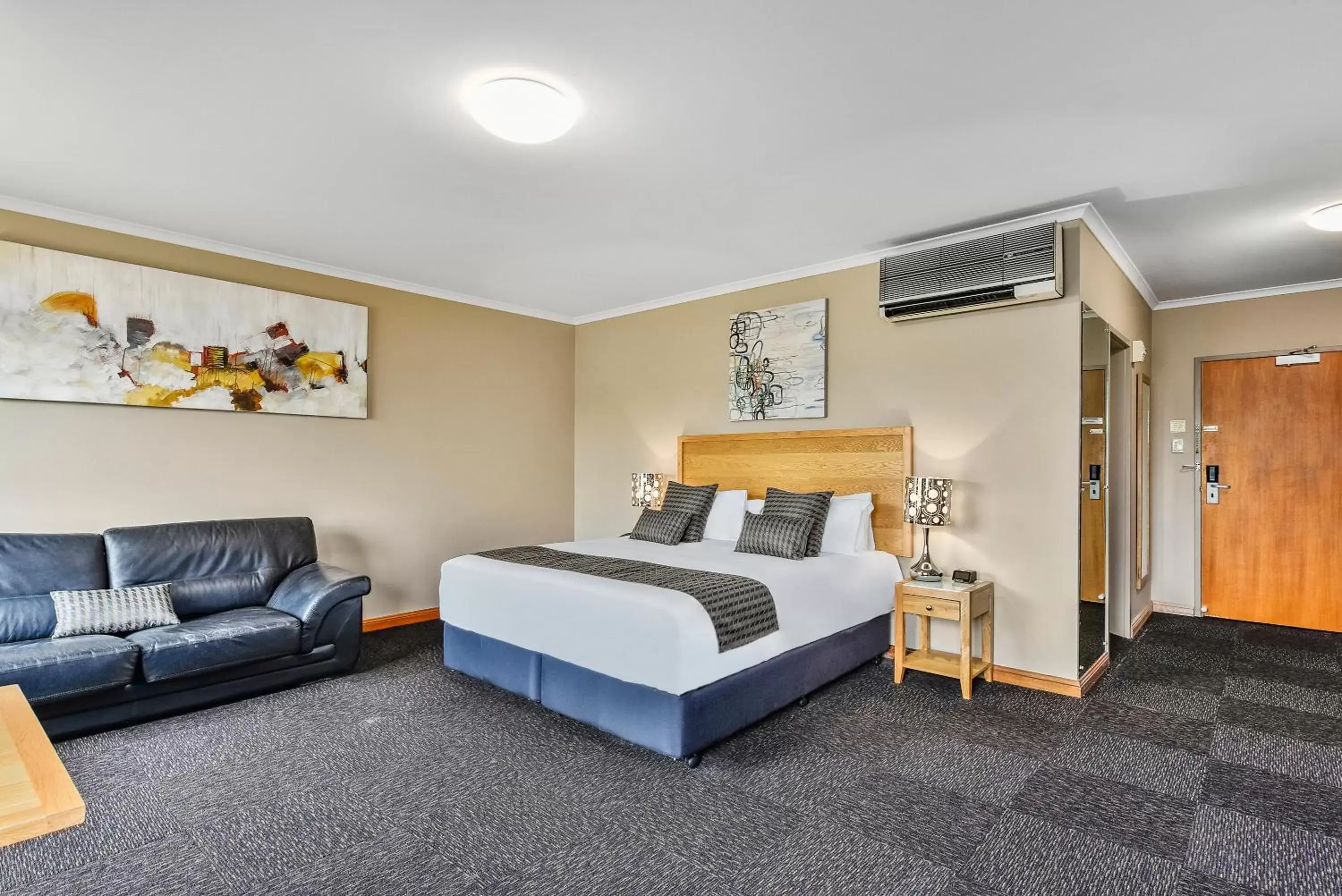 Bedroom, Bed in Southgate Motel