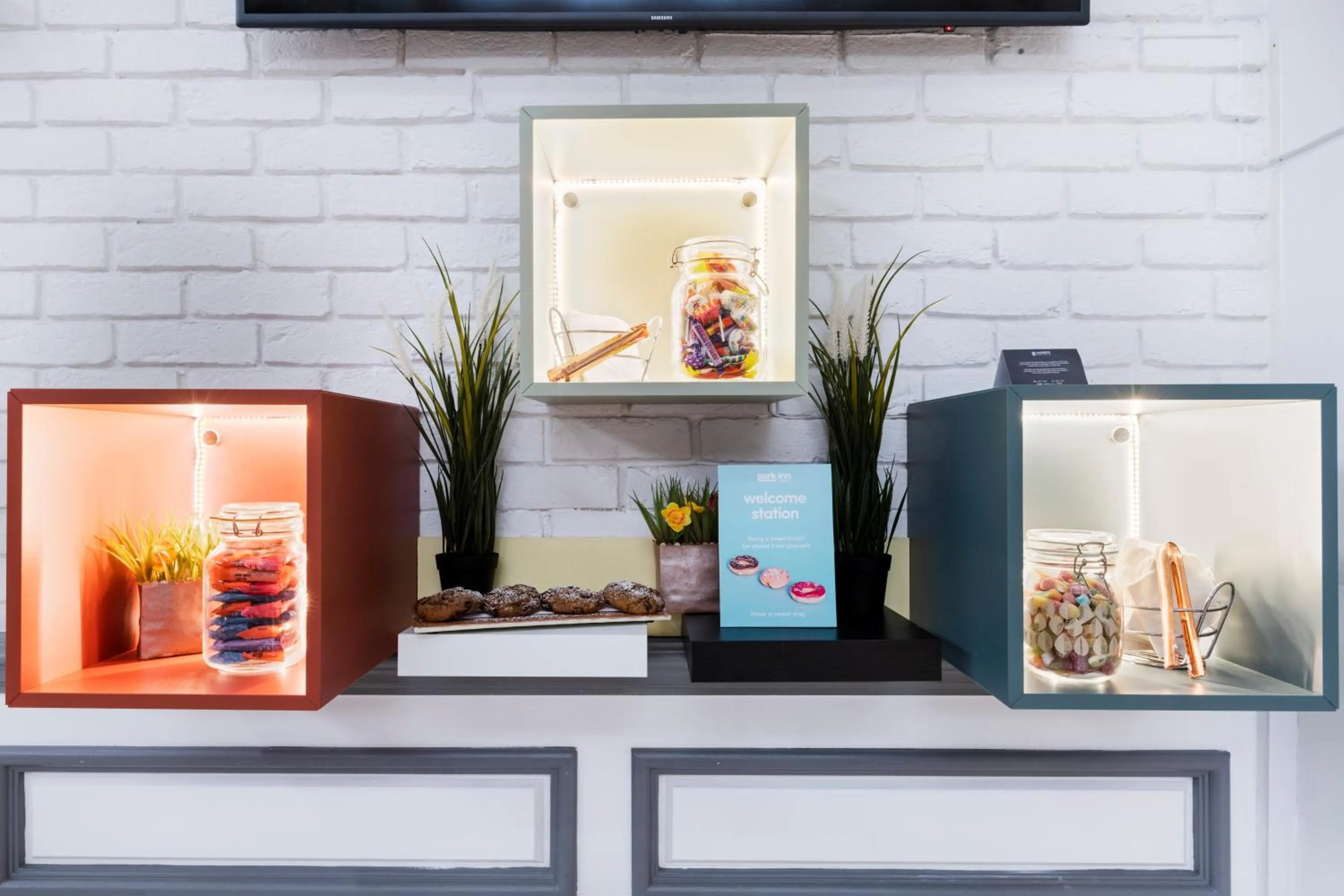 Lobby or reception in Park Inn by Radisson Cardiff City Centre