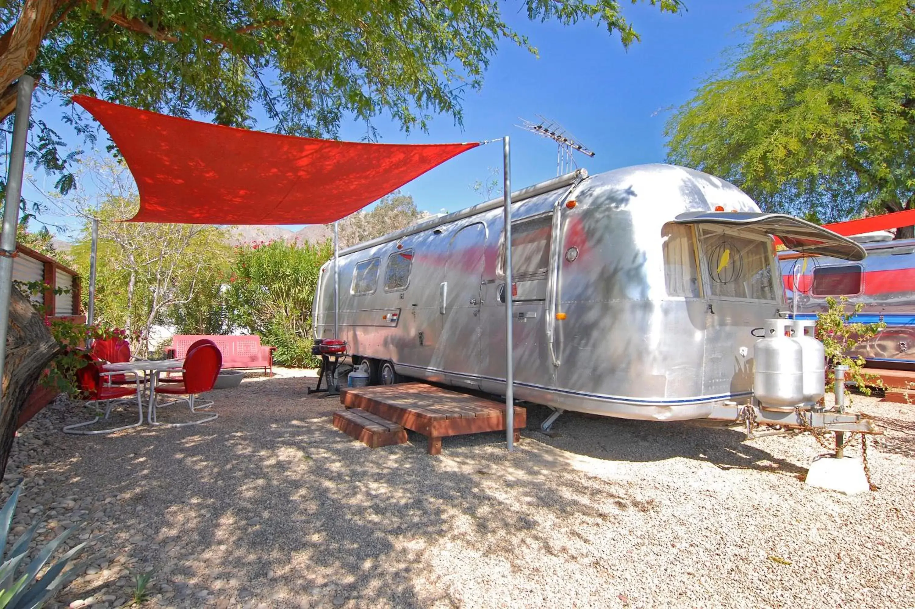 Vintage Airstream - Two Twin Beds in Palm Canyon Hotel and RV Resort