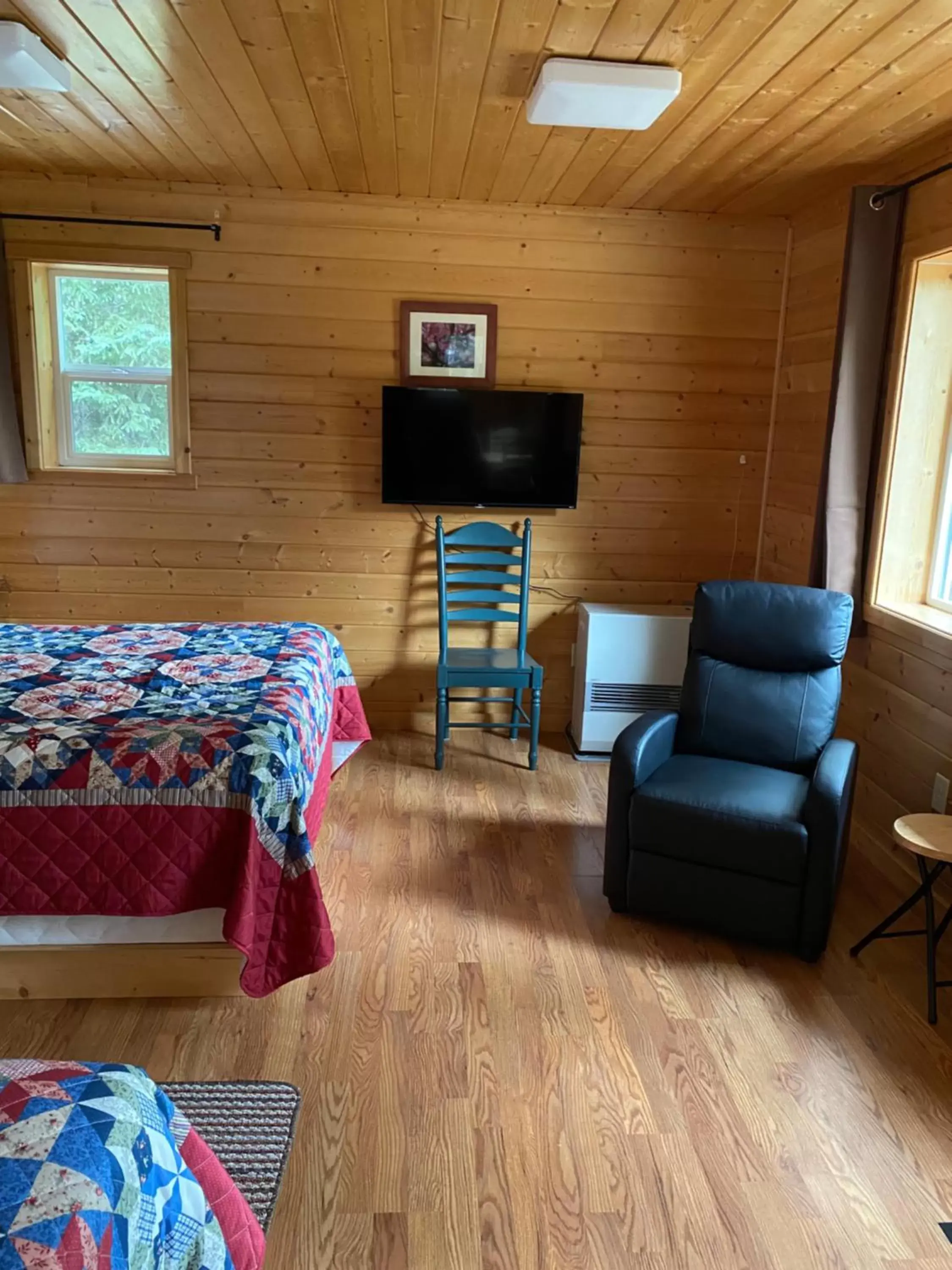 TV/Entertainment Center in Talkeetna Lakeside Cabins