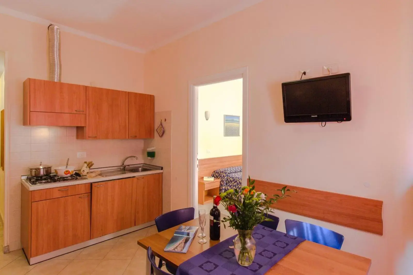 Dining area, Kitchen/Kitchenette in Casa Vacanze Isophylla