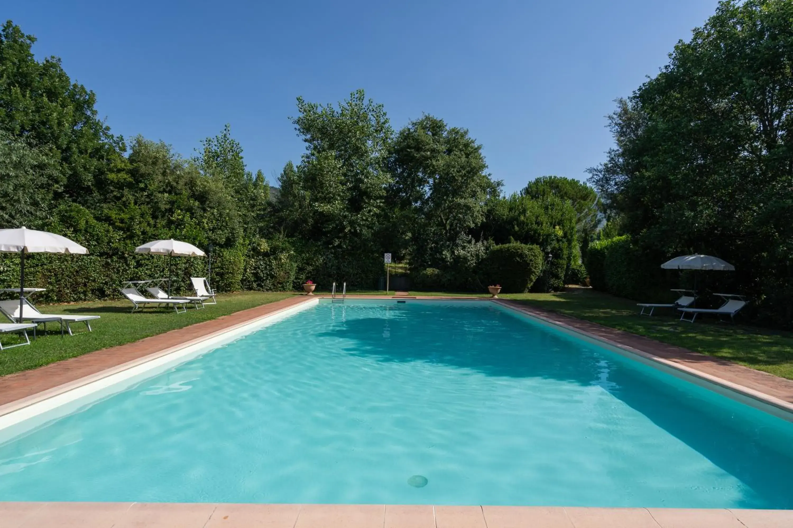 Swimming Pool in Relais Borgo San Pietro