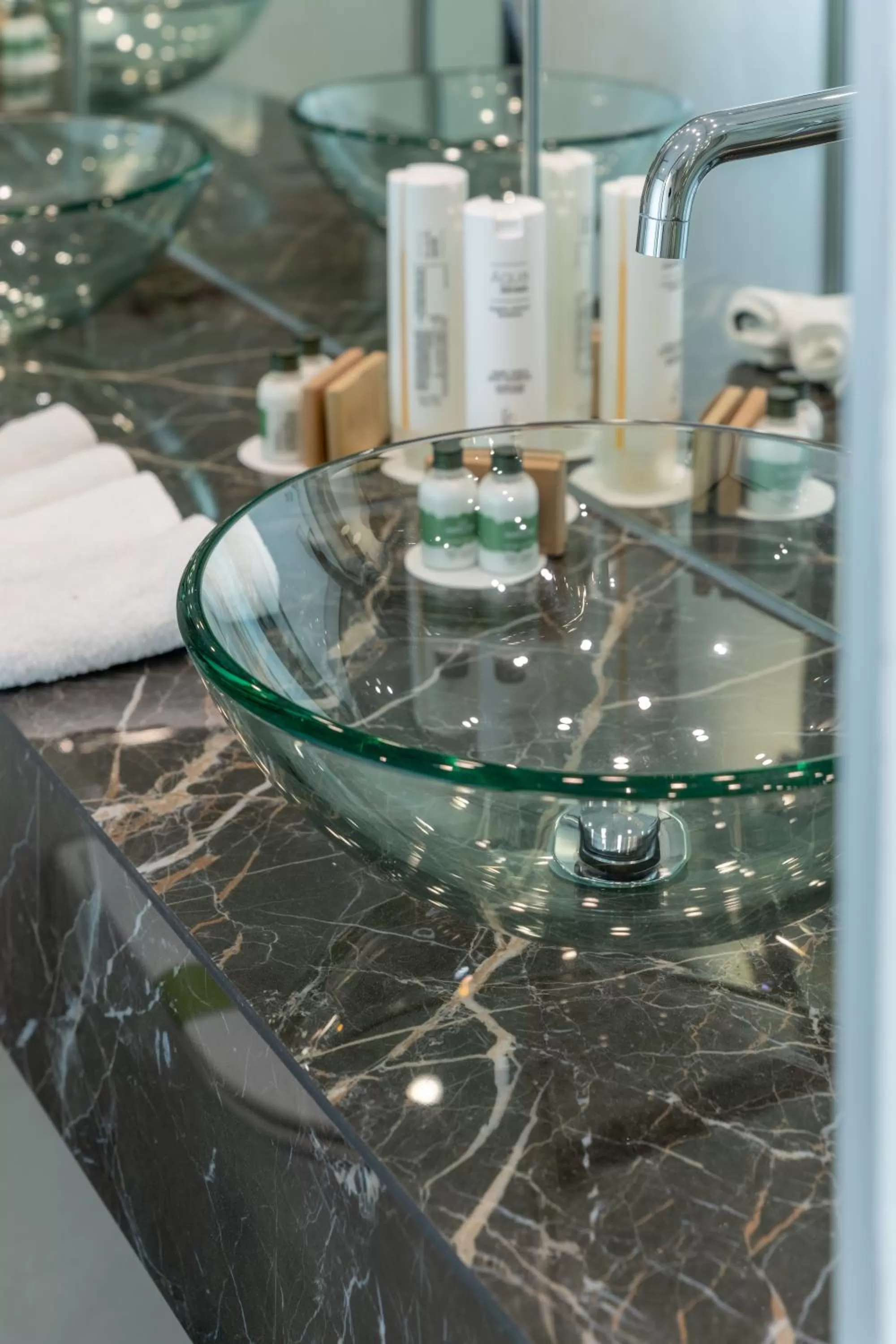 Bathroom in Napa Mermaid Hotel & Suites