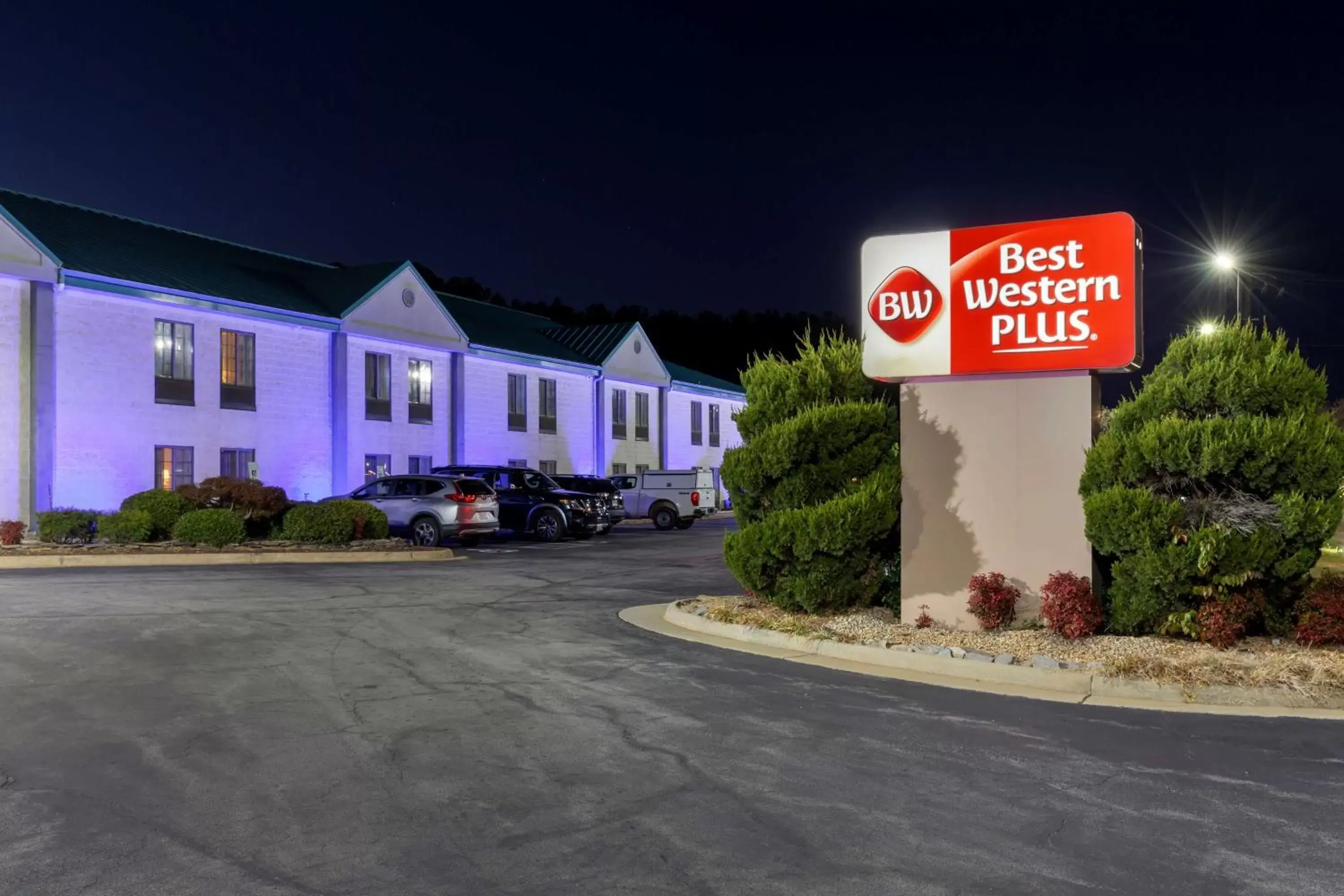 Property building in Best Western Plus South Hill Inn Property building in Best Western Plus South Hill Inn
