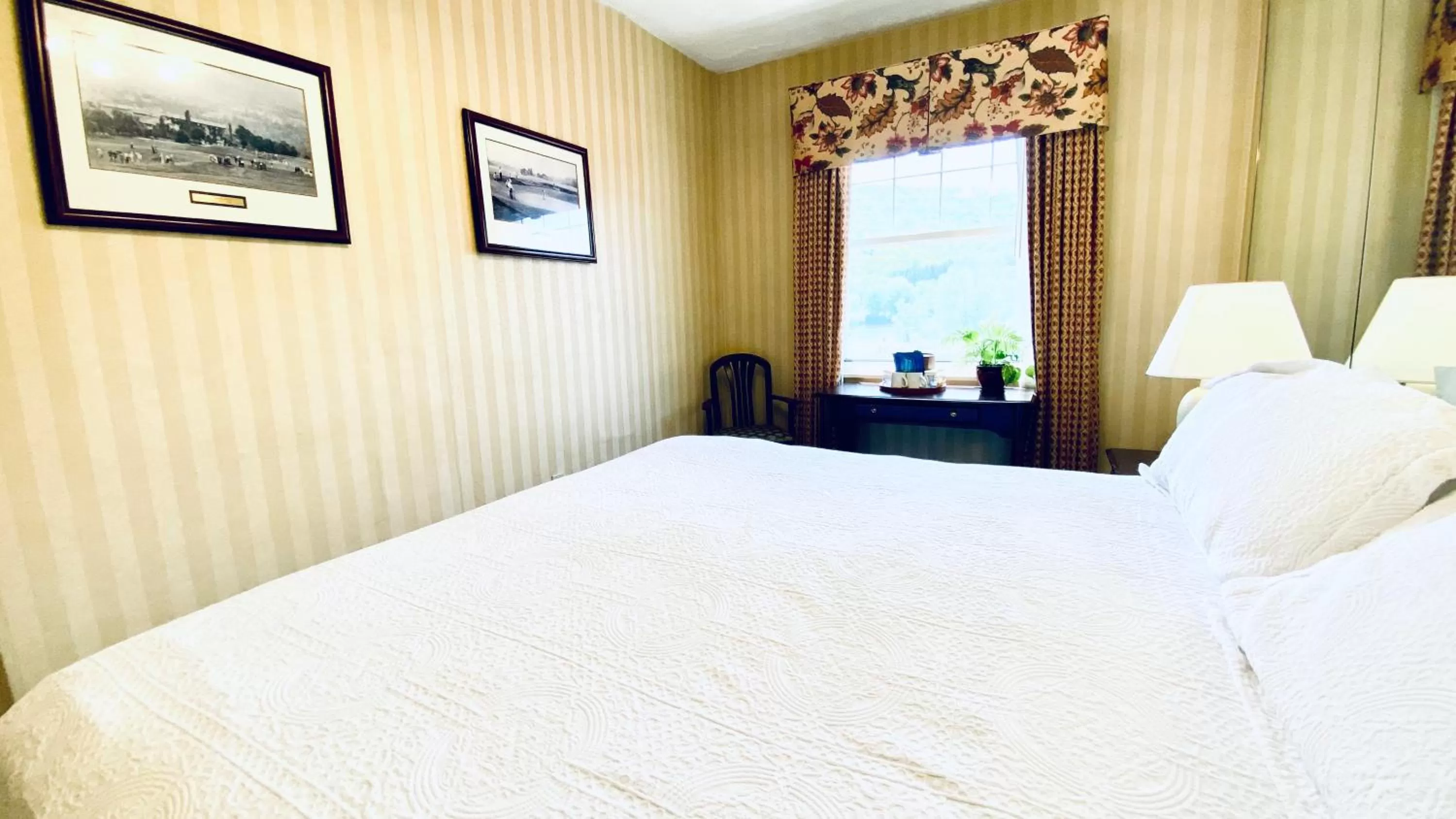 Bed in Shawnee Inn and Golf Resort