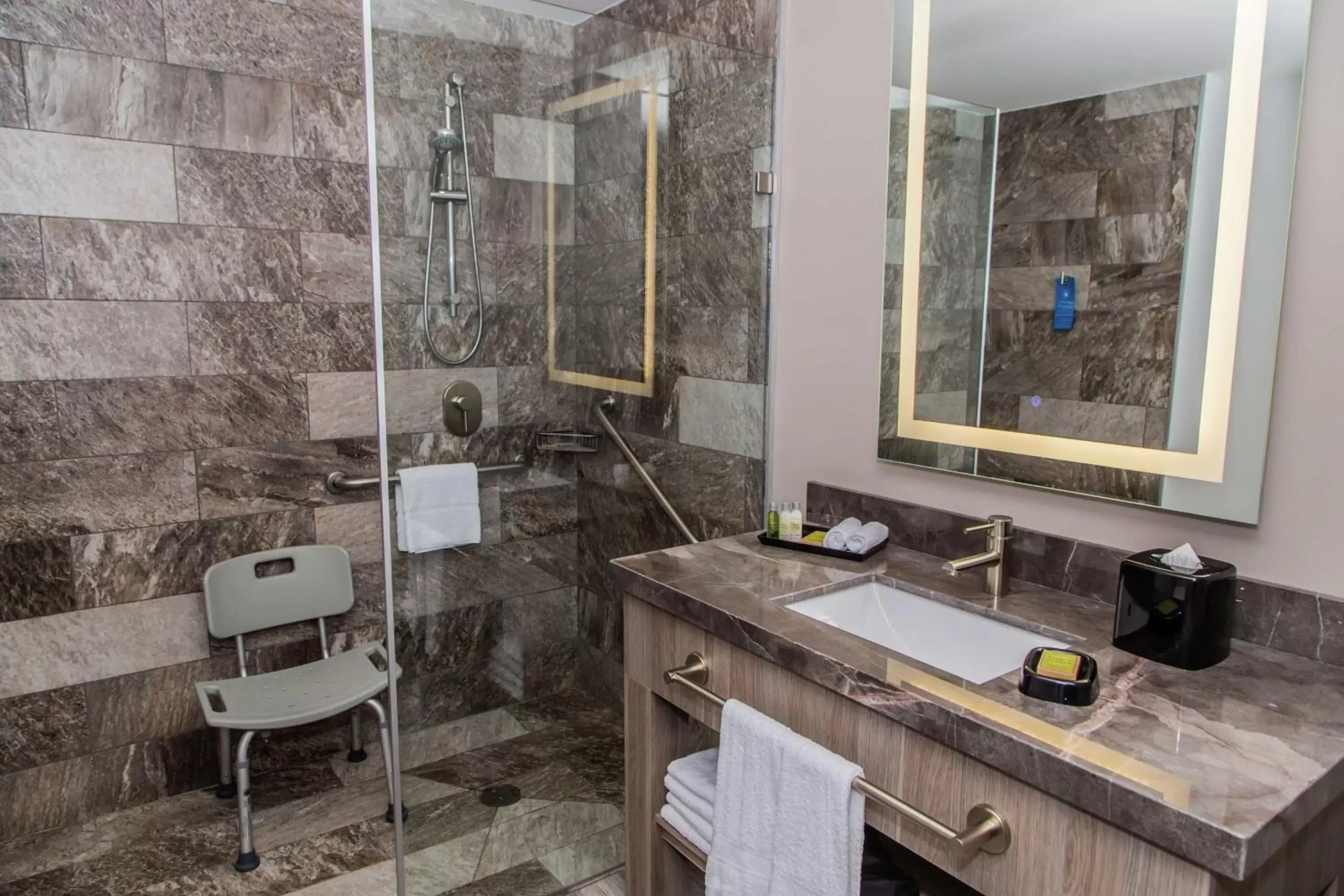 Bathroom in Hampton Inn & Suites By Hilton Puebla