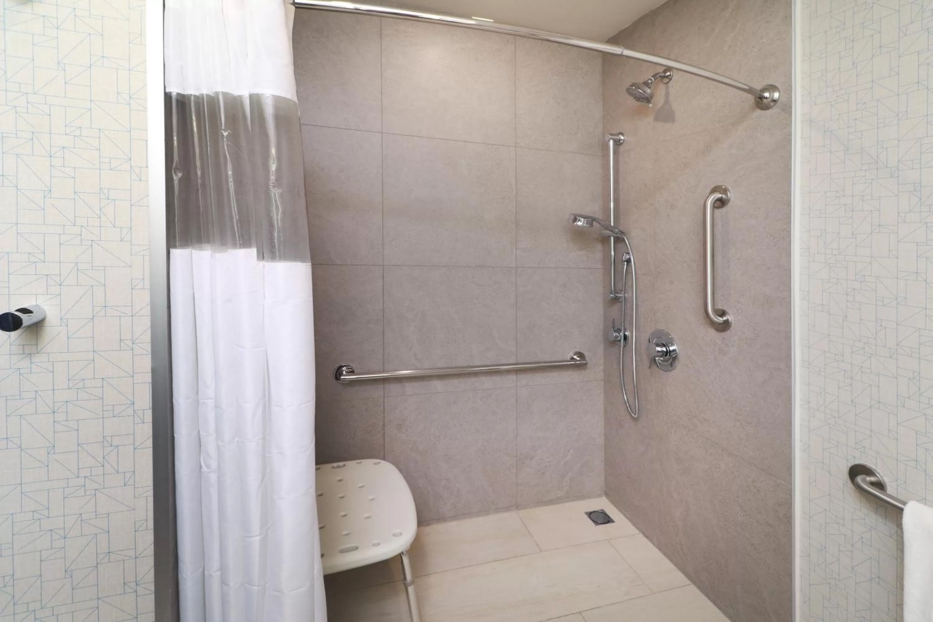 Bathroom in Holiday Inn Express - Monterrey - Fundidora by IHG