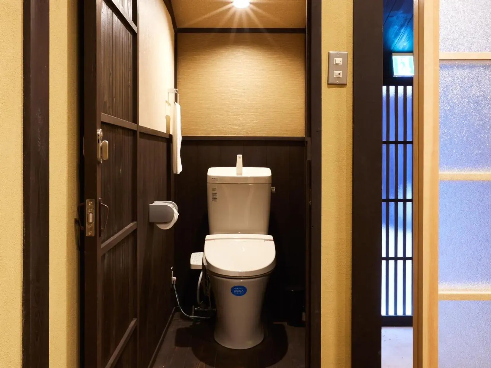 Toilet, Bathroom in Rinn Umekoji