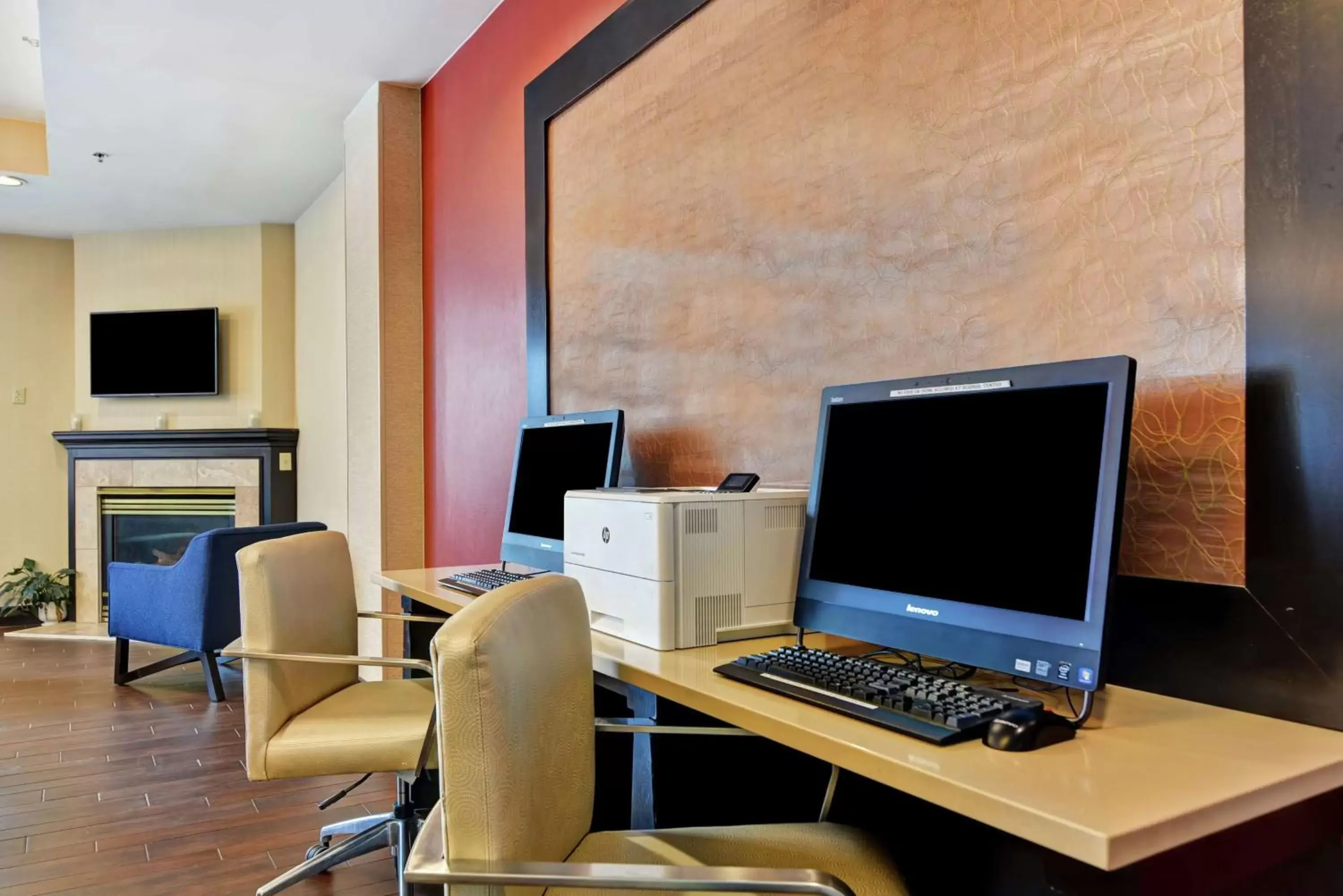 Business facilities, TV/Entertainment Center in Hampton Inn Scranton at Montage Mountain