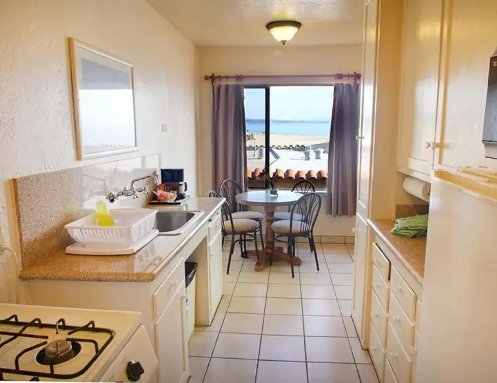 Kitchen or kitchenette in Capitola Venetian Hotel