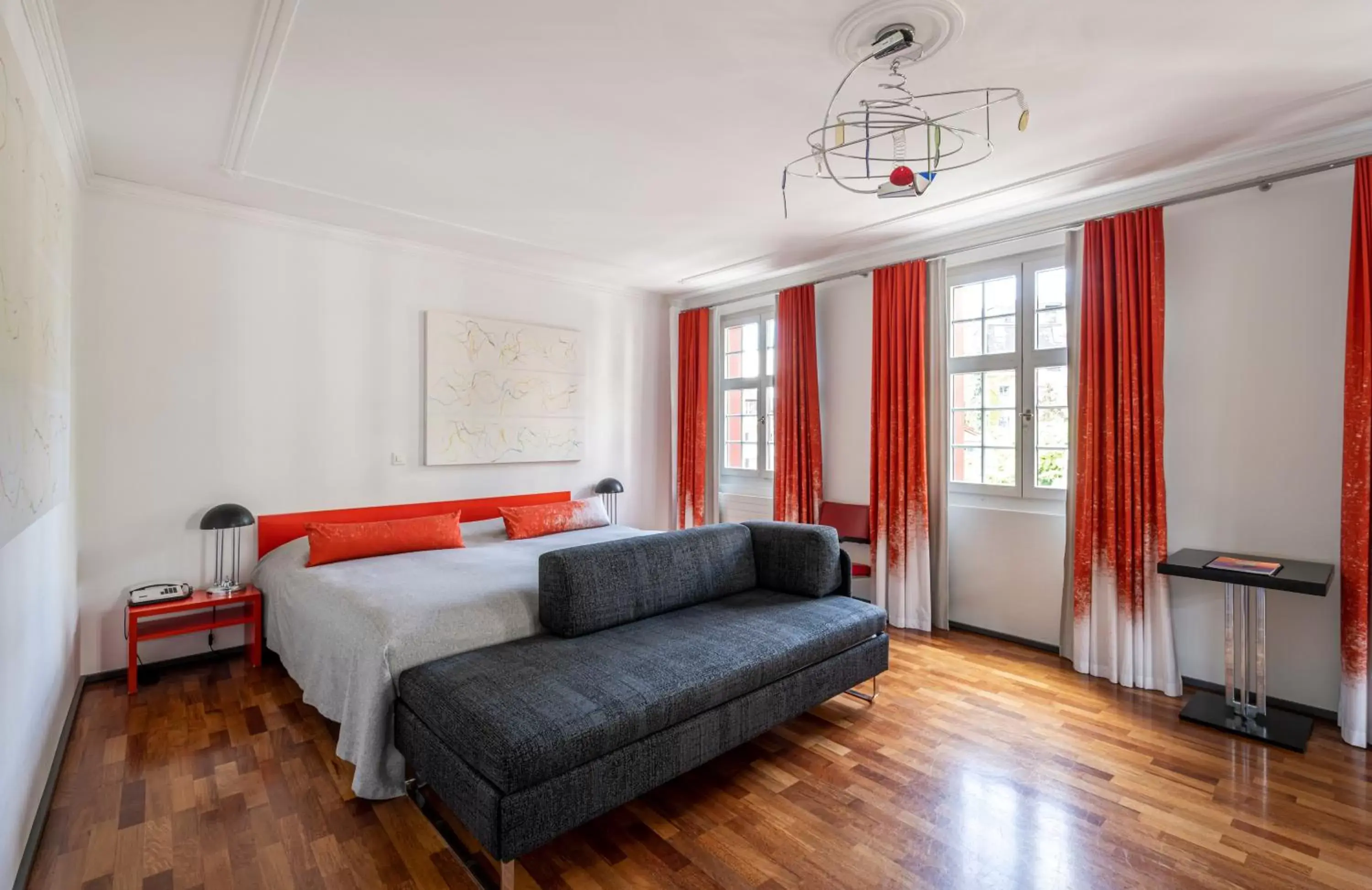 Photo of the whole room, Seating Area in Hotel Hofgarten Luzern