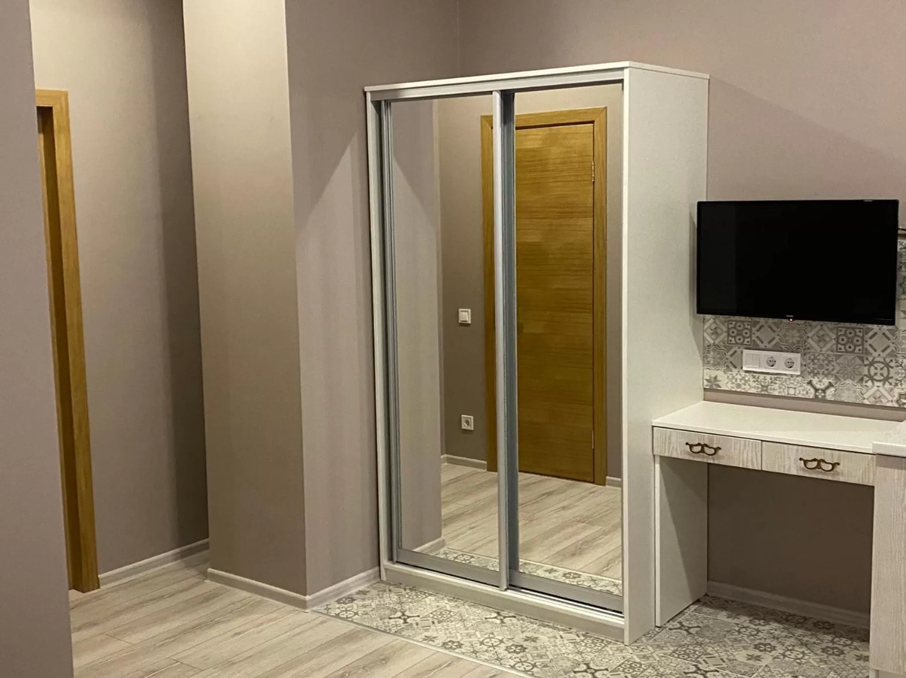 TV and multimedia in Heart Kyiv Apart-Hotel