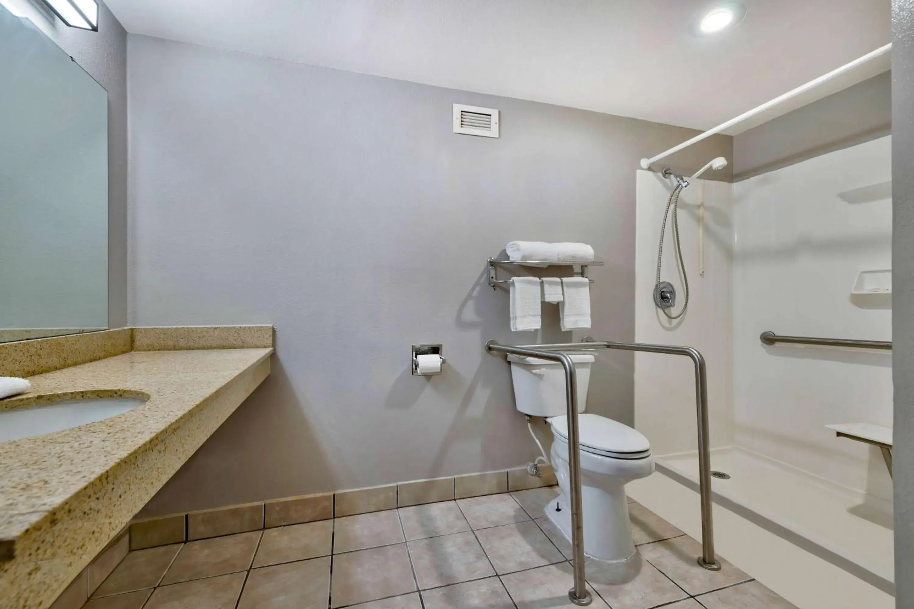 Bathroom in Motel 6 - Bartlesville, OK
