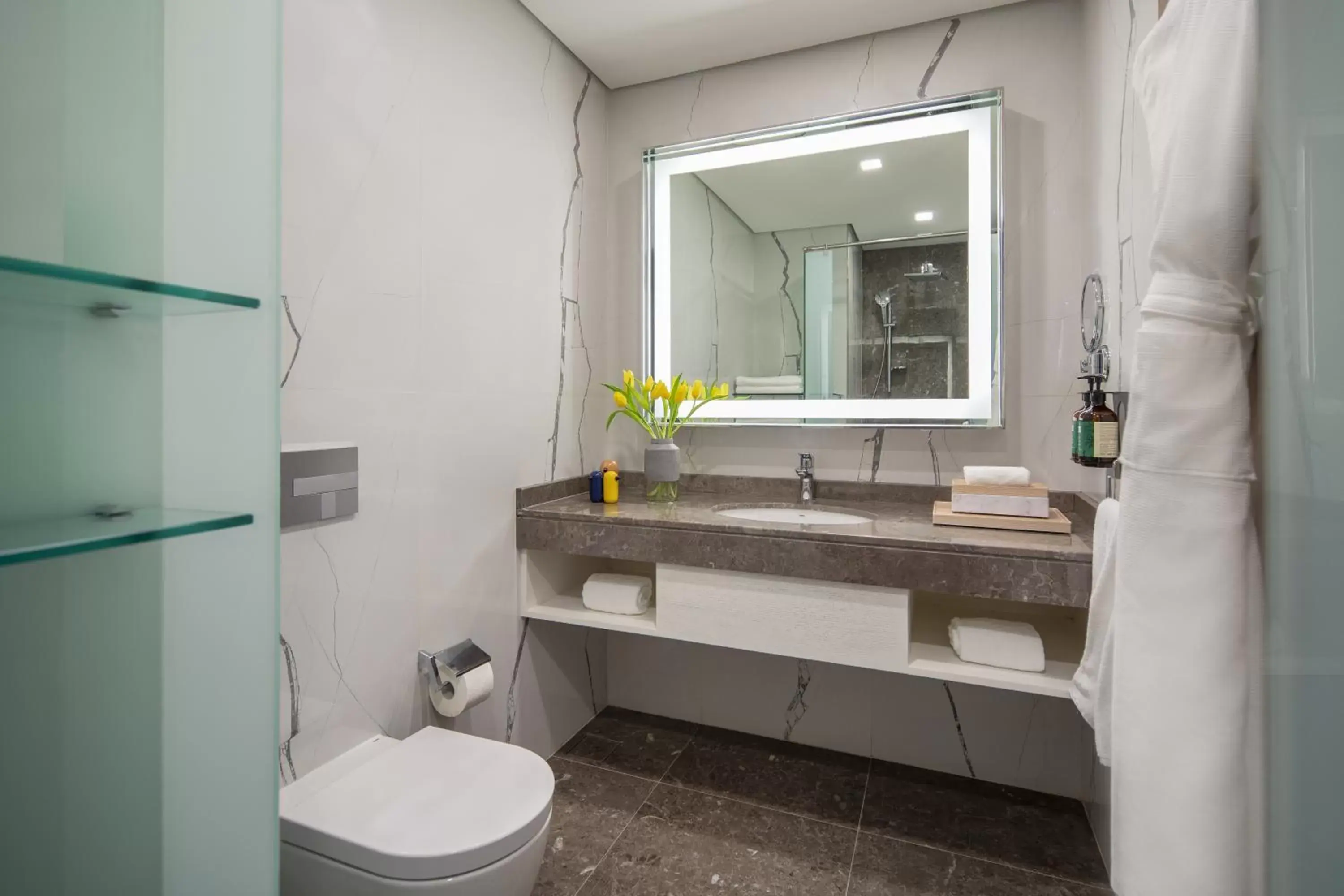 Shower, Bathroom in voco Dubai The Palm, an IHG Hotel