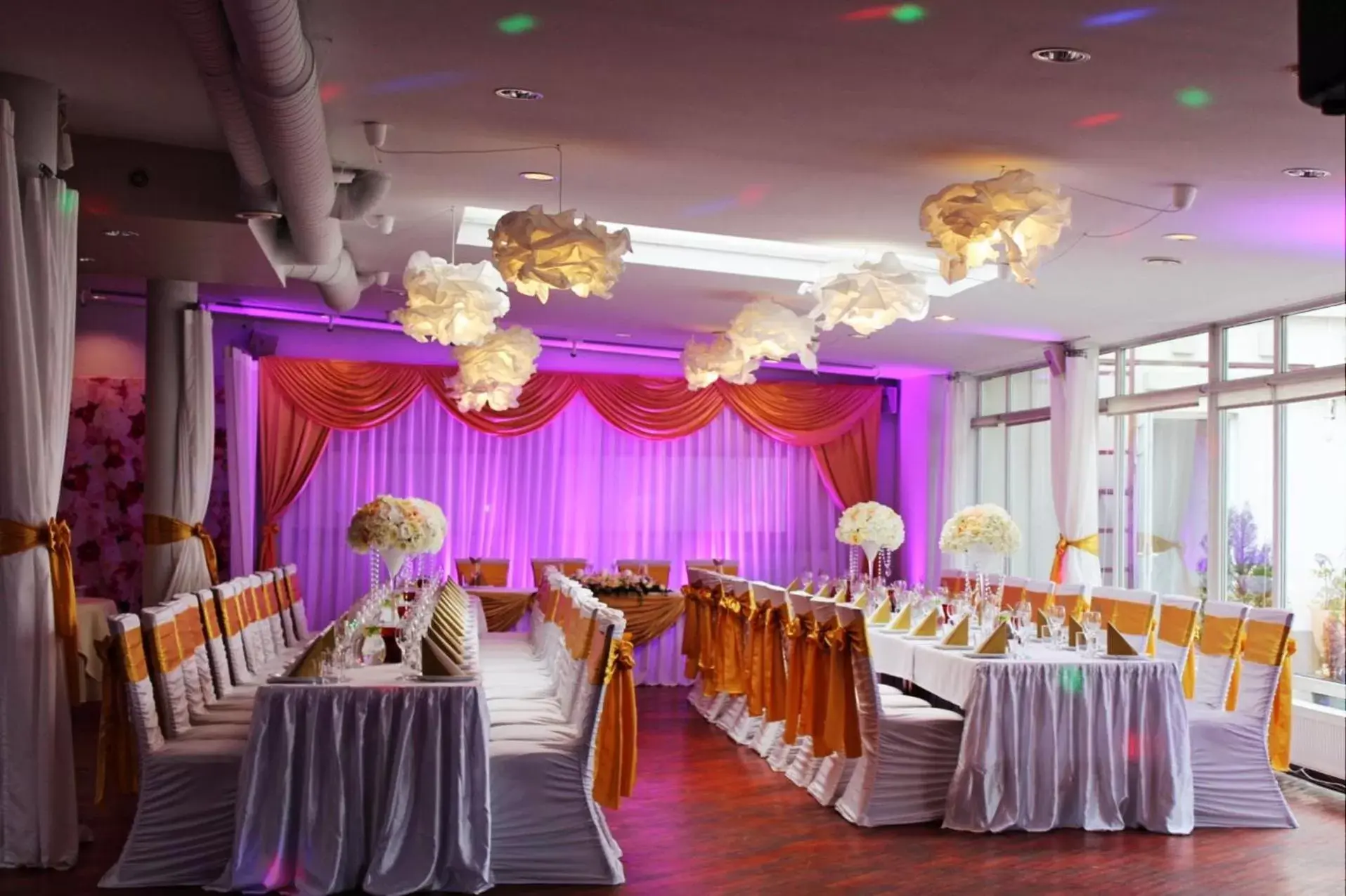 Banquet/Function facilities, Banquet Facilities in NB Hotel with Free Parking