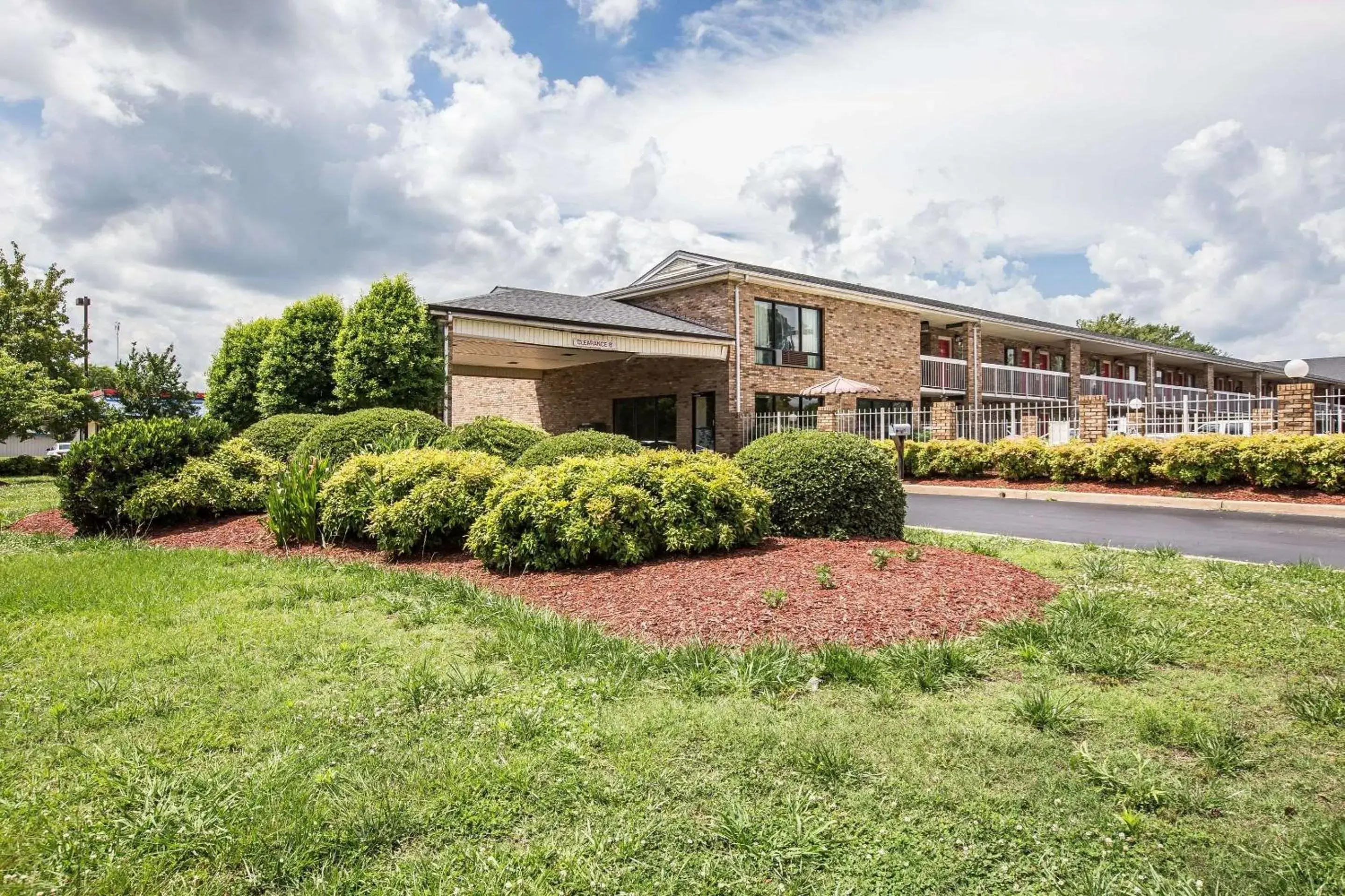 Property Building in Rodeway Inn Expo Center