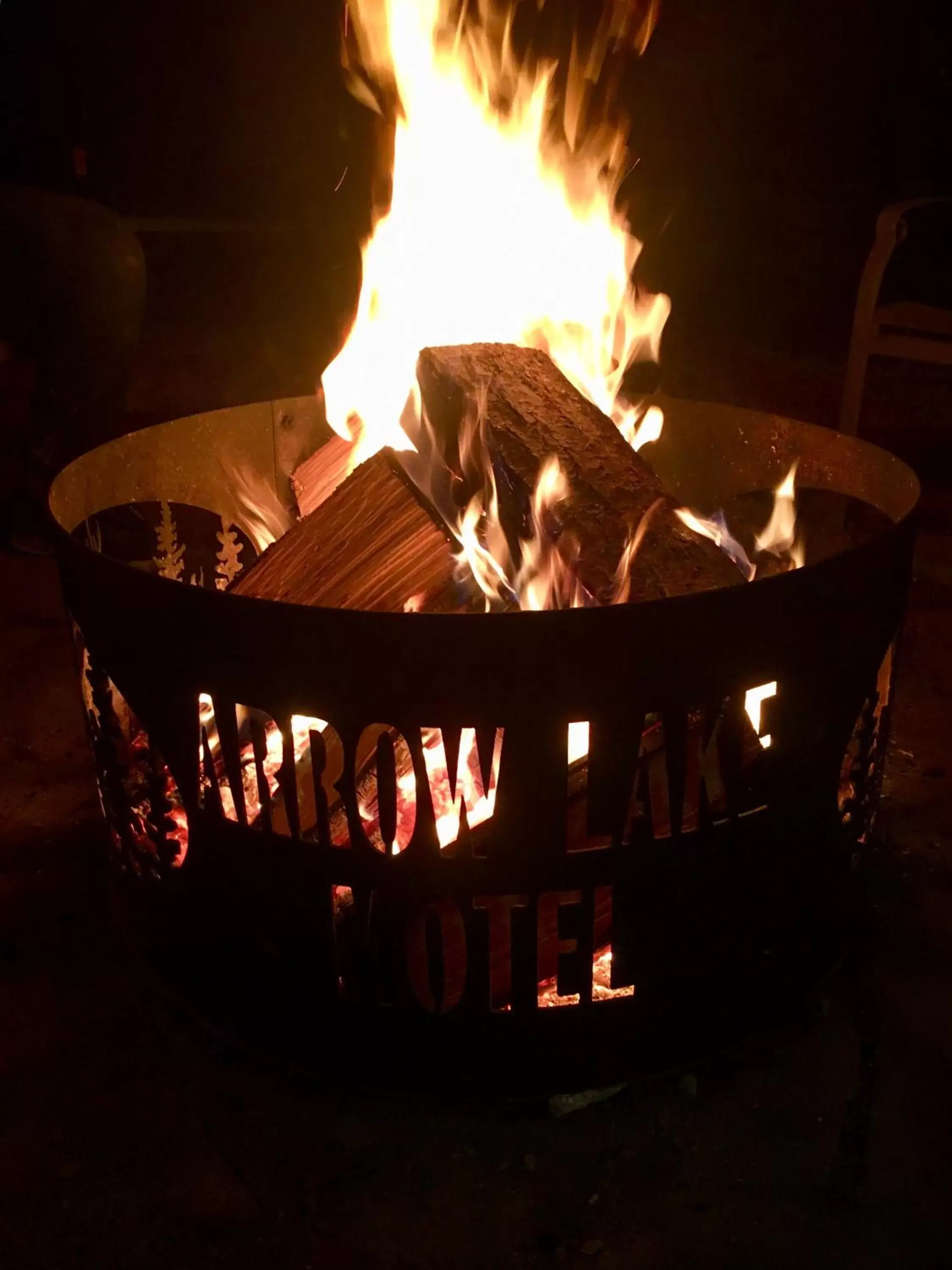 Evening entertainment in Arrow Lake Motel