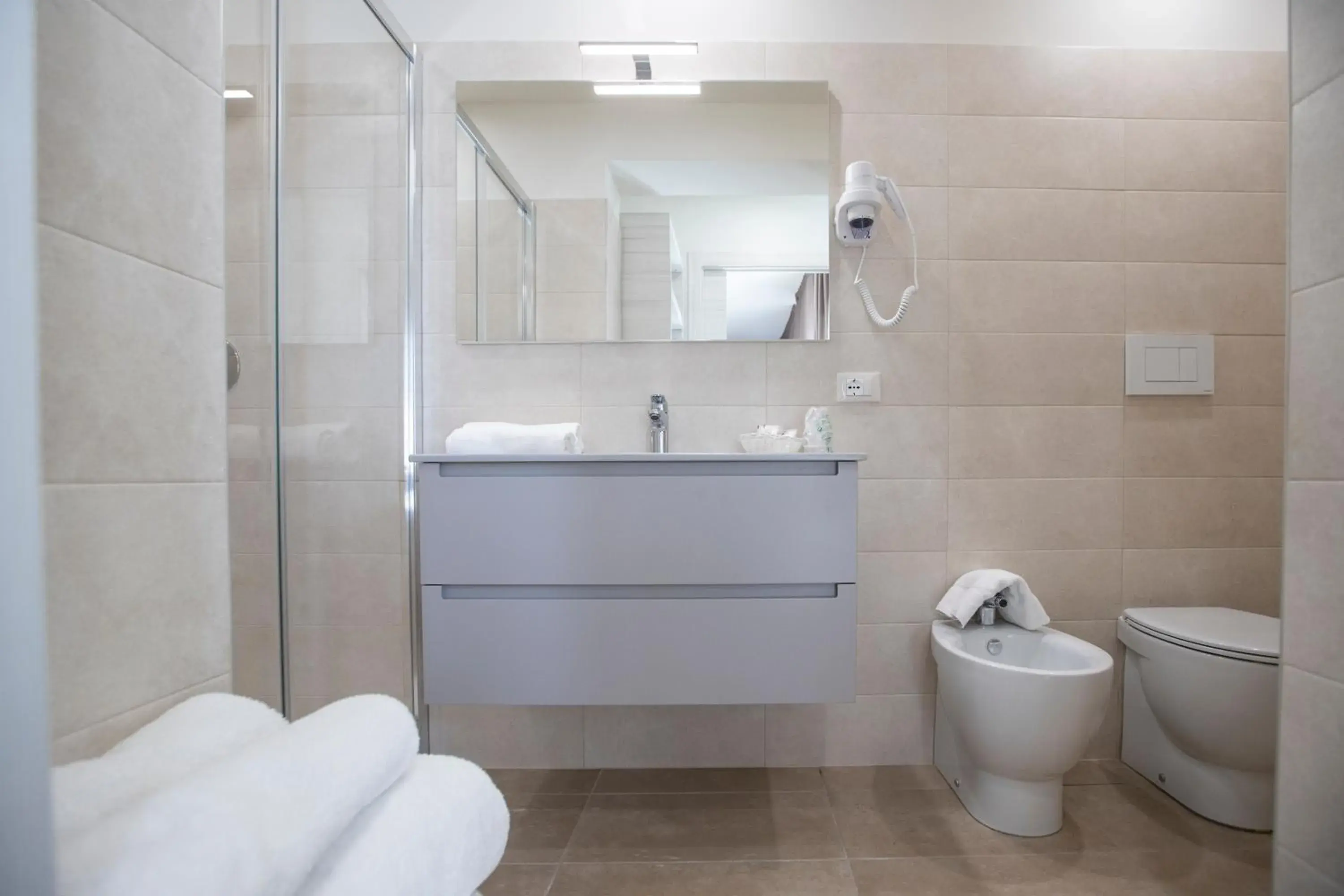 Toilet, Bathroom in Hotel Marco Polo