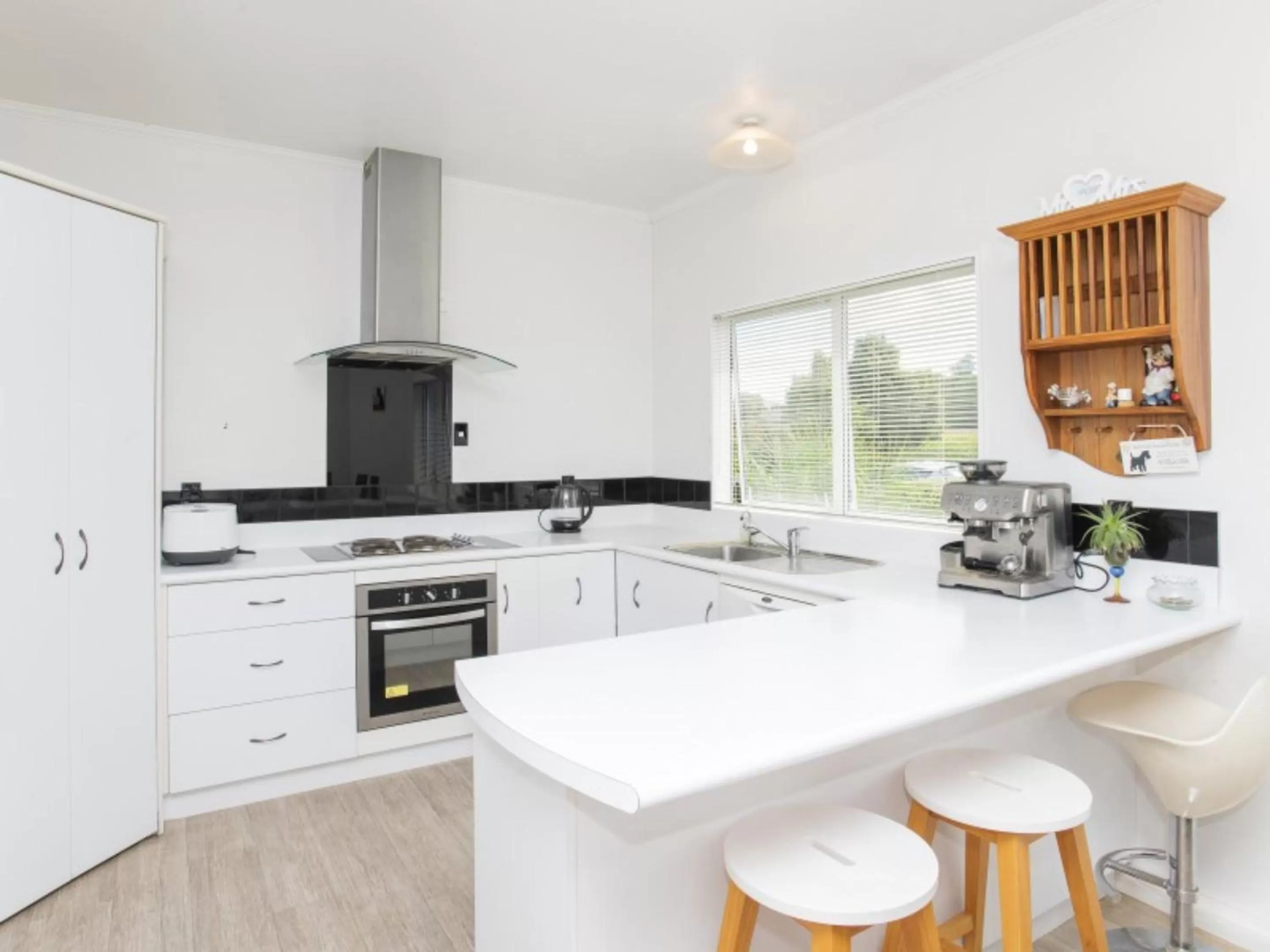 Kitchen or kitchenette in Tudor Park Motel Spacious with kitchens 1 minute walk to restaurant and shopping centre and Gisborne Hospital