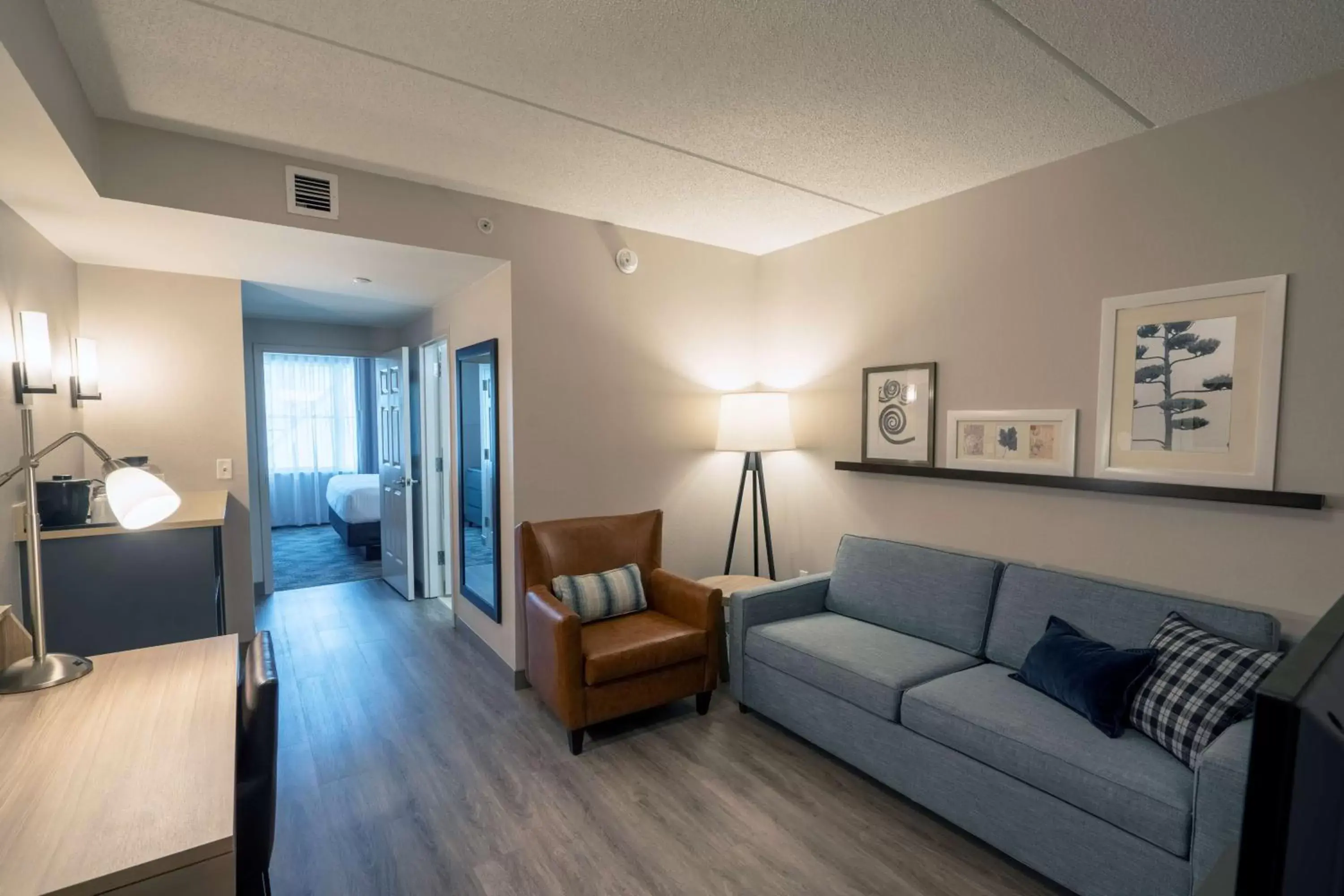 Photo of the whole room, Seating Area in Country Inn & Suites by Radisson, State College (Penn State Area), PA