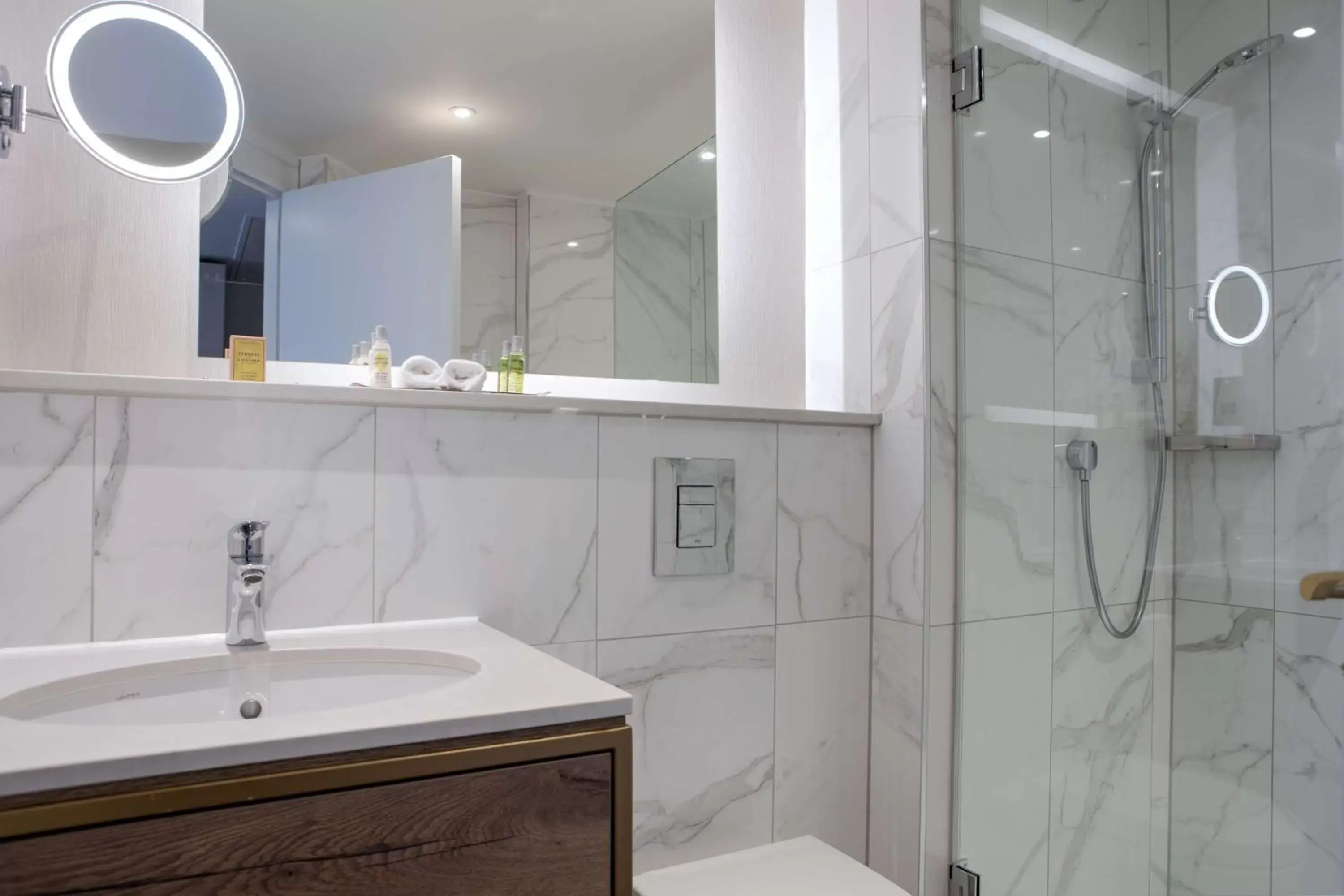 Bathroom in DoubleTree by Hilton Stoke-on-Trent, United Kingdom