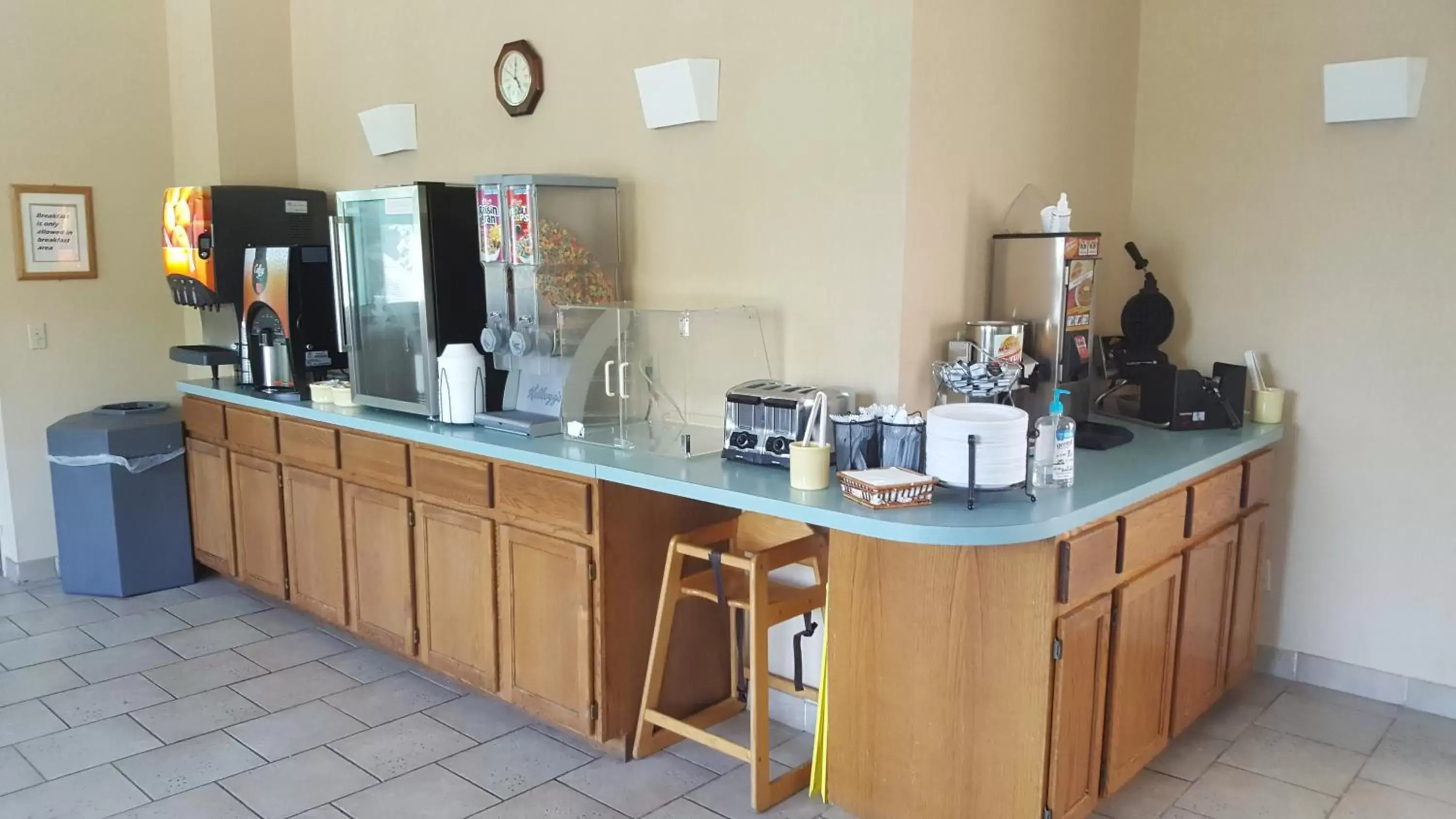 Kitchen/Kitchenette in Rodeway Inn & Suites Hershey