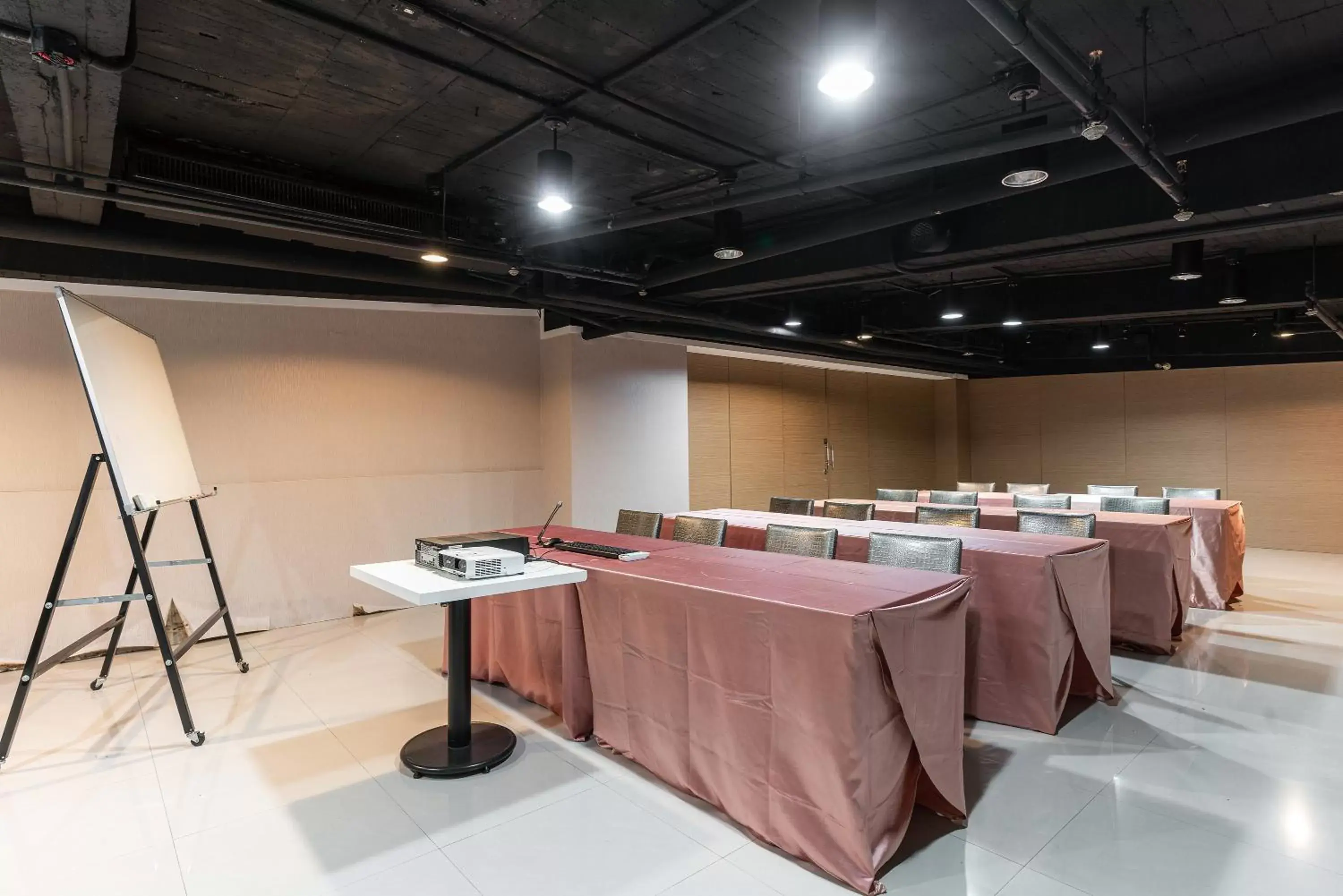 Business facilities in Fish Hotel Hualien
