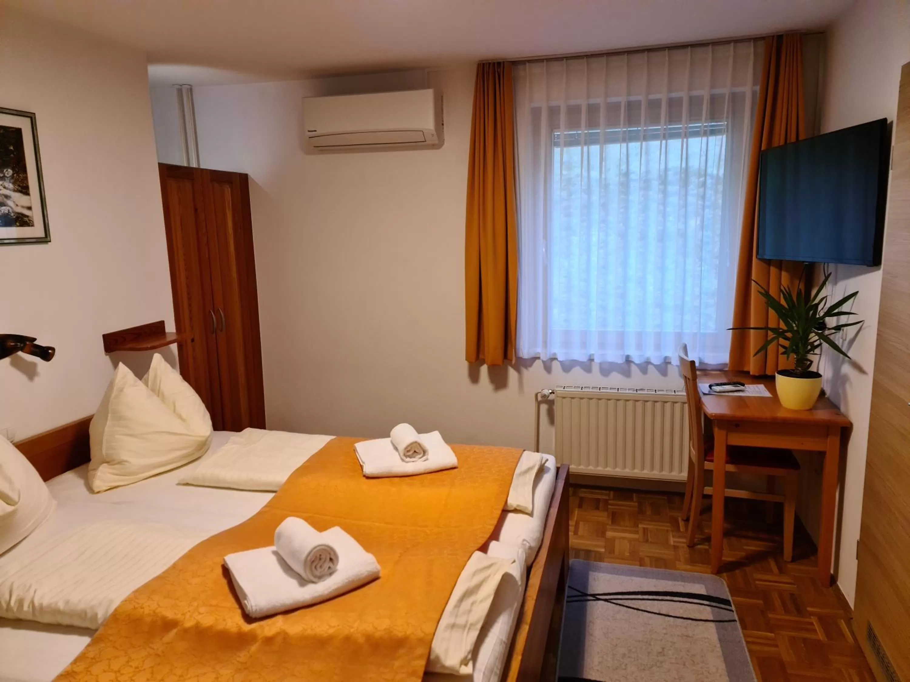 Economy Double Room with Forest View in Hotel Gasperin Bohinj