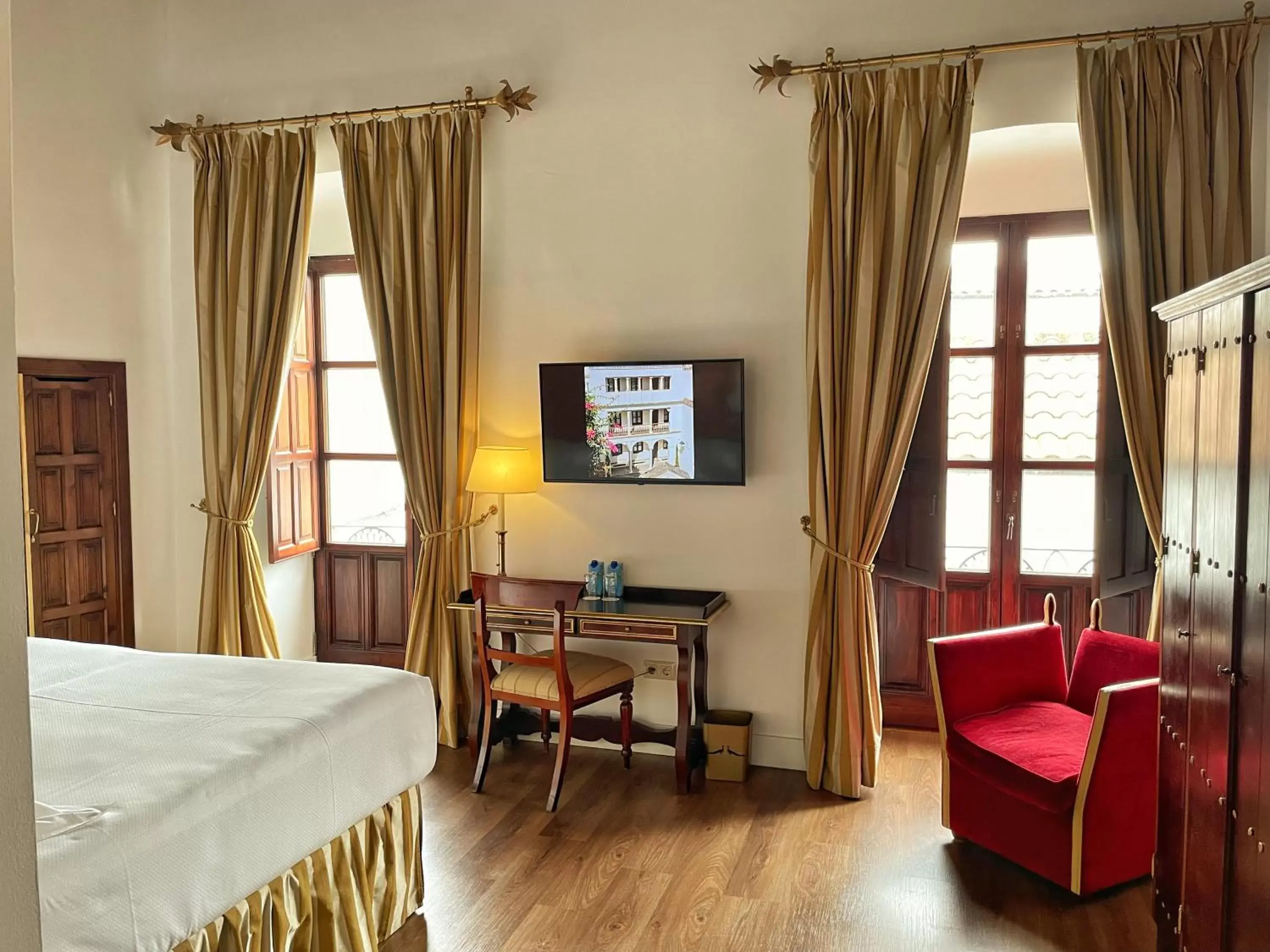 Bedroom, TV/Entertainment Center in Las Casas de la Judería de Córdoba