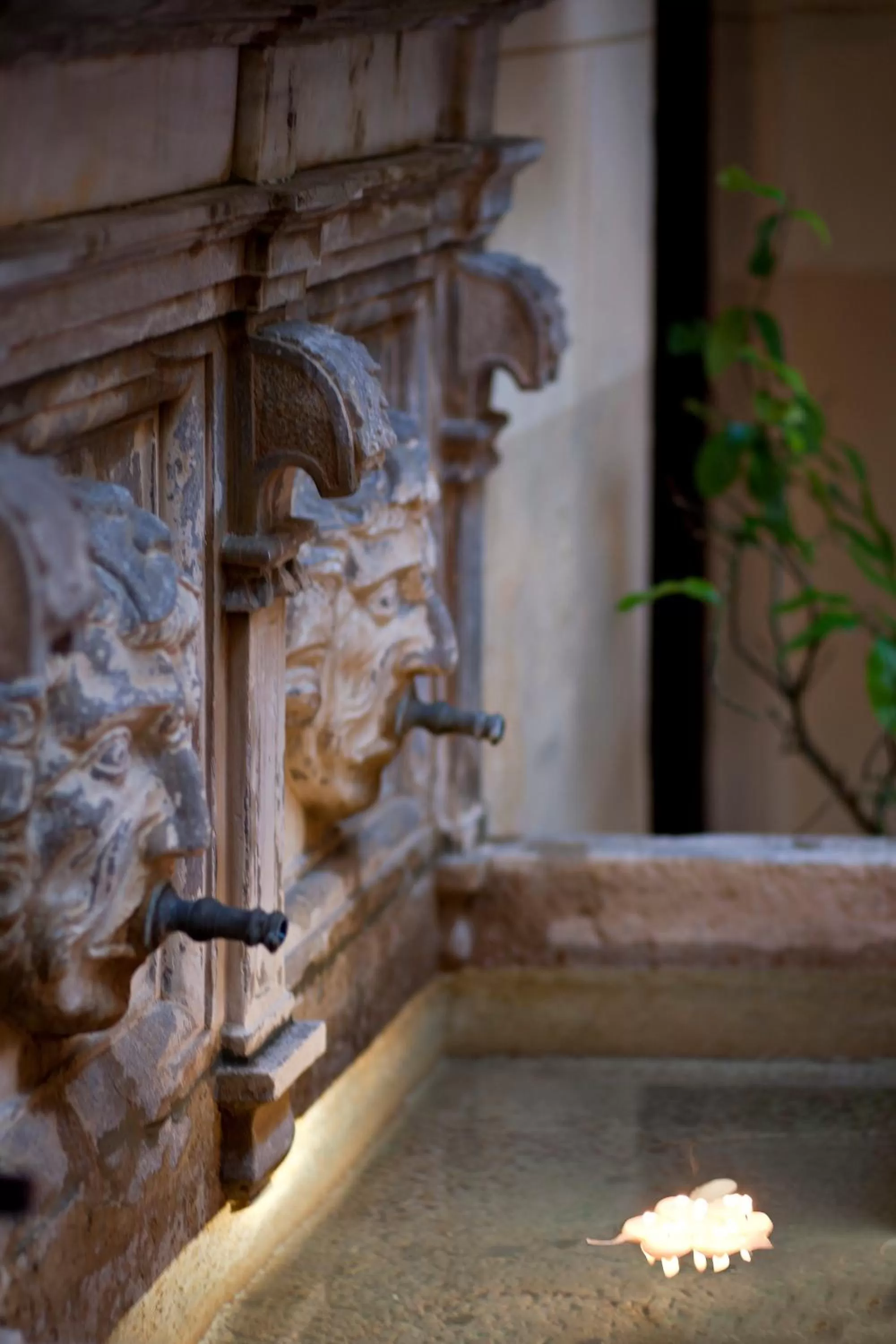 Decorative detail in Palacio de Mariana Pineda