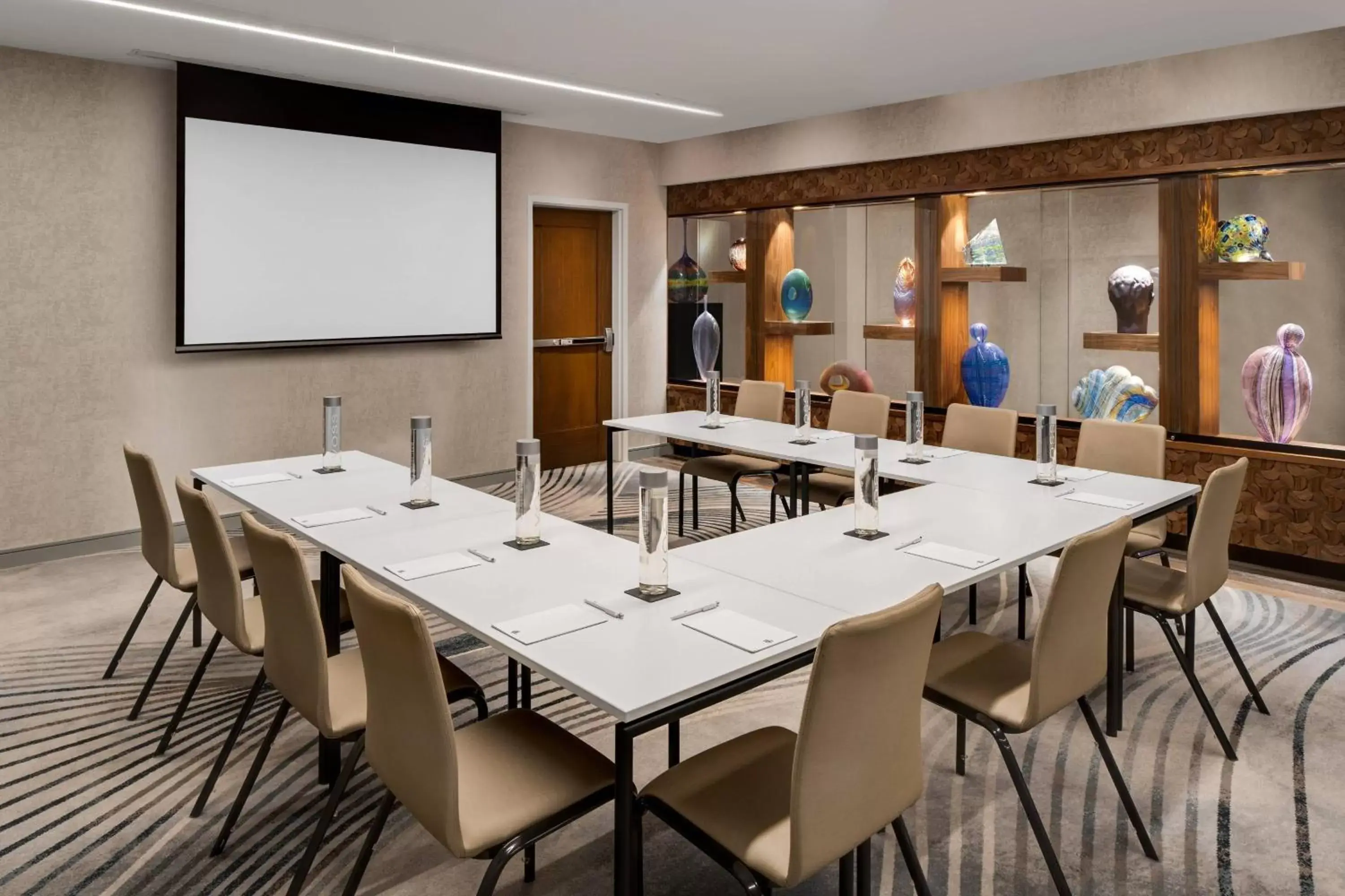 Meeting/conference room in Glass Light Hotel & Gallery, Autograph Collection