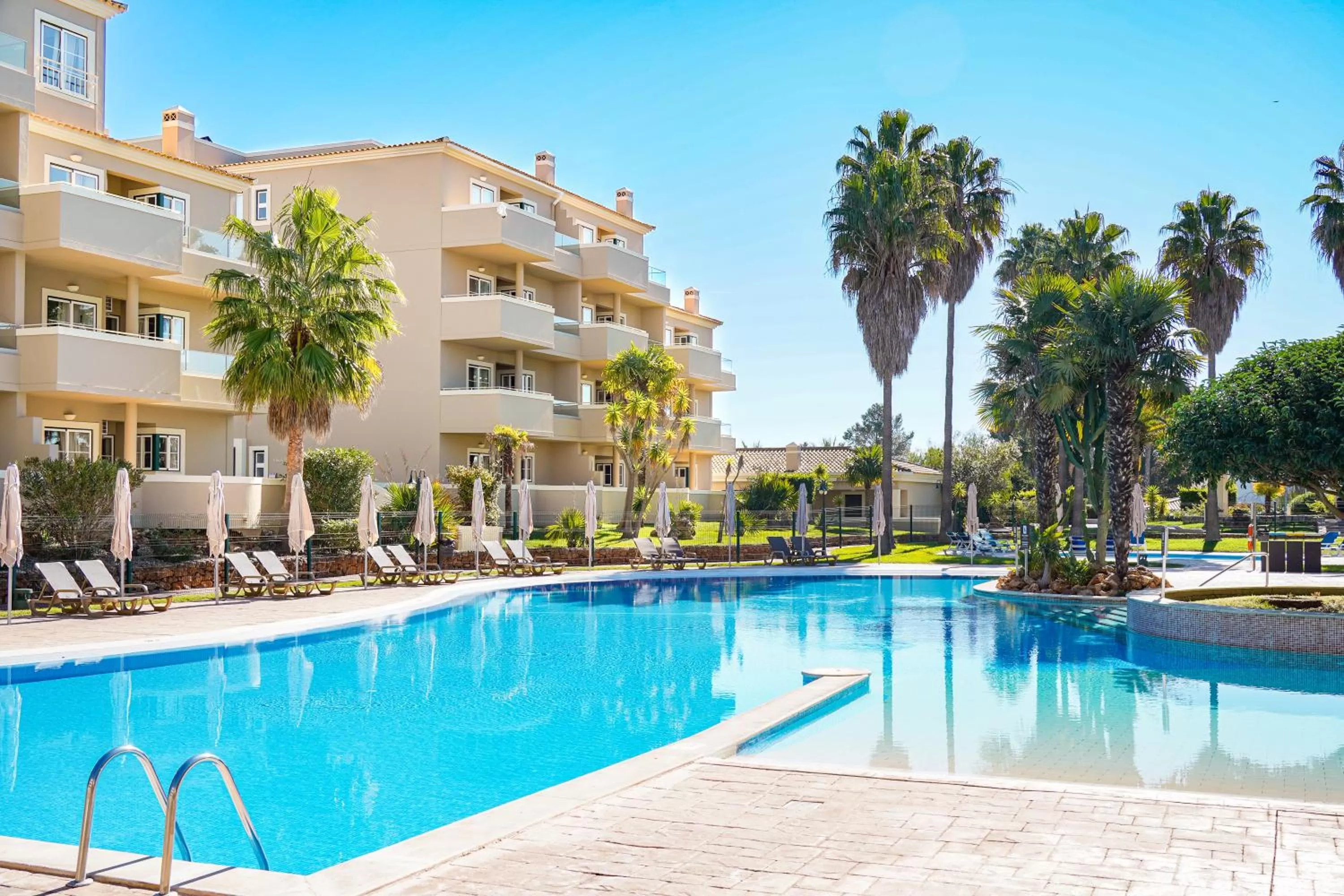 Property building in Vitors Plaza