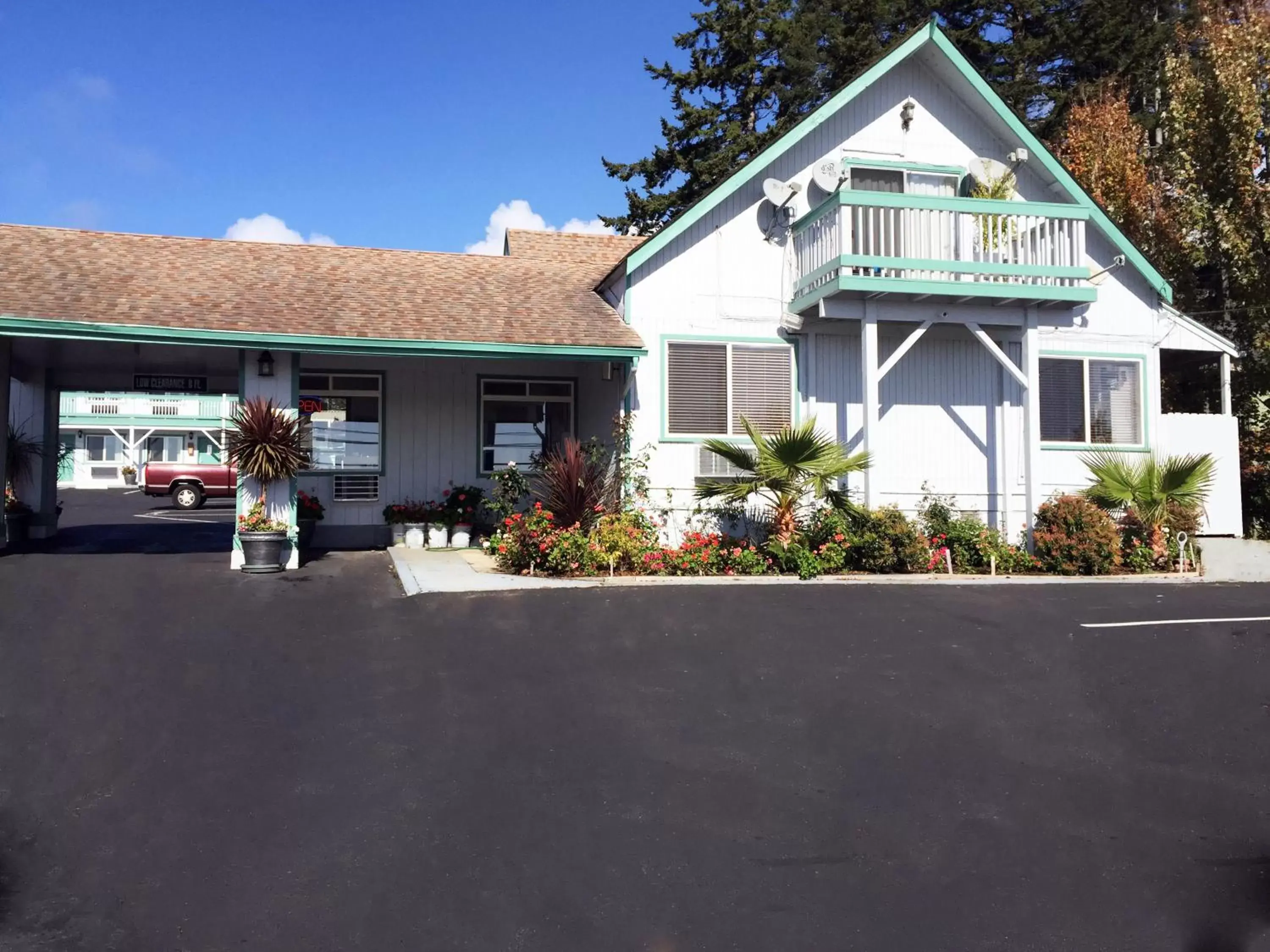 Facade/entrance, Property Building in Westward Inn