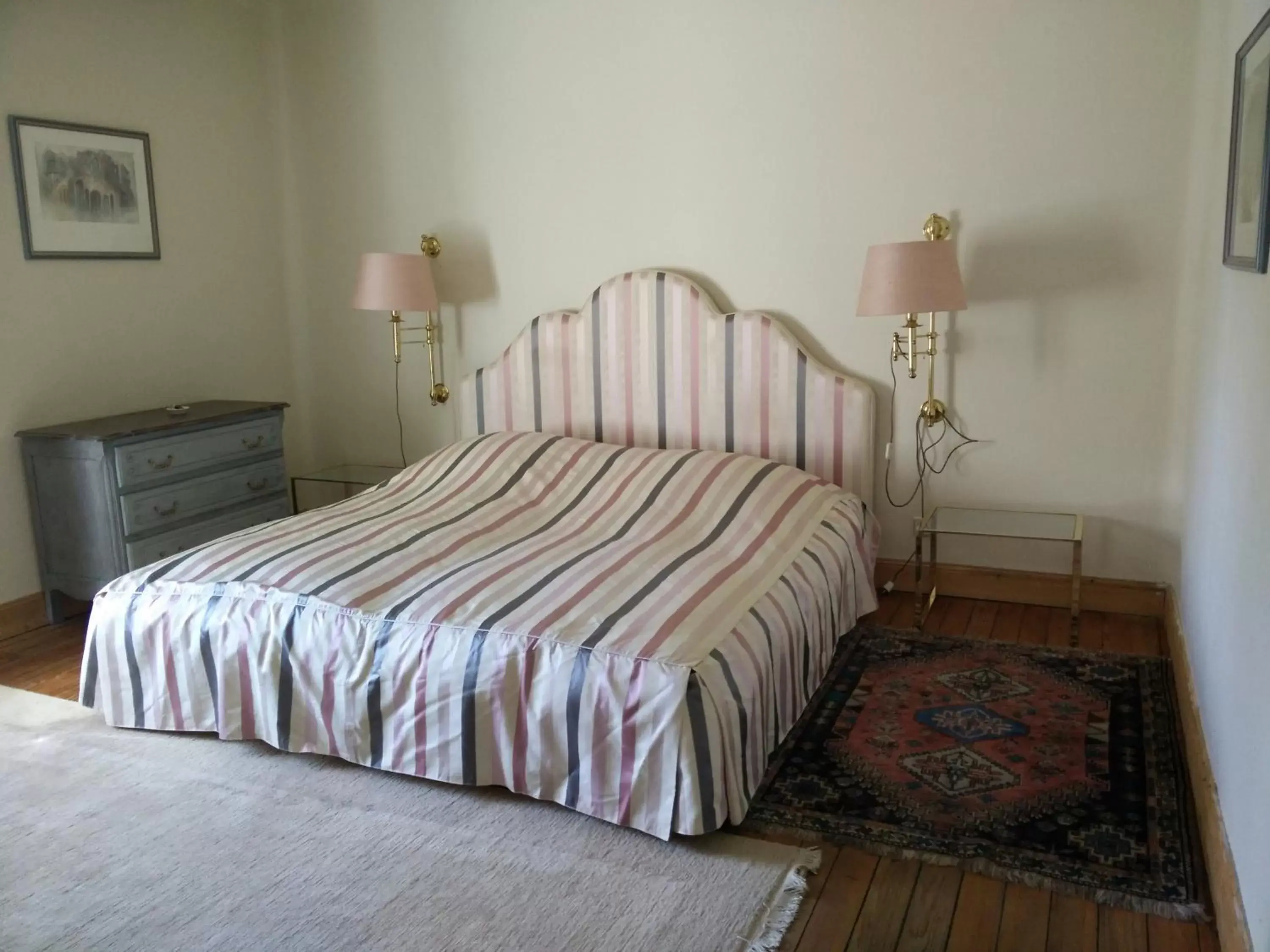 Bed in Château Mesny