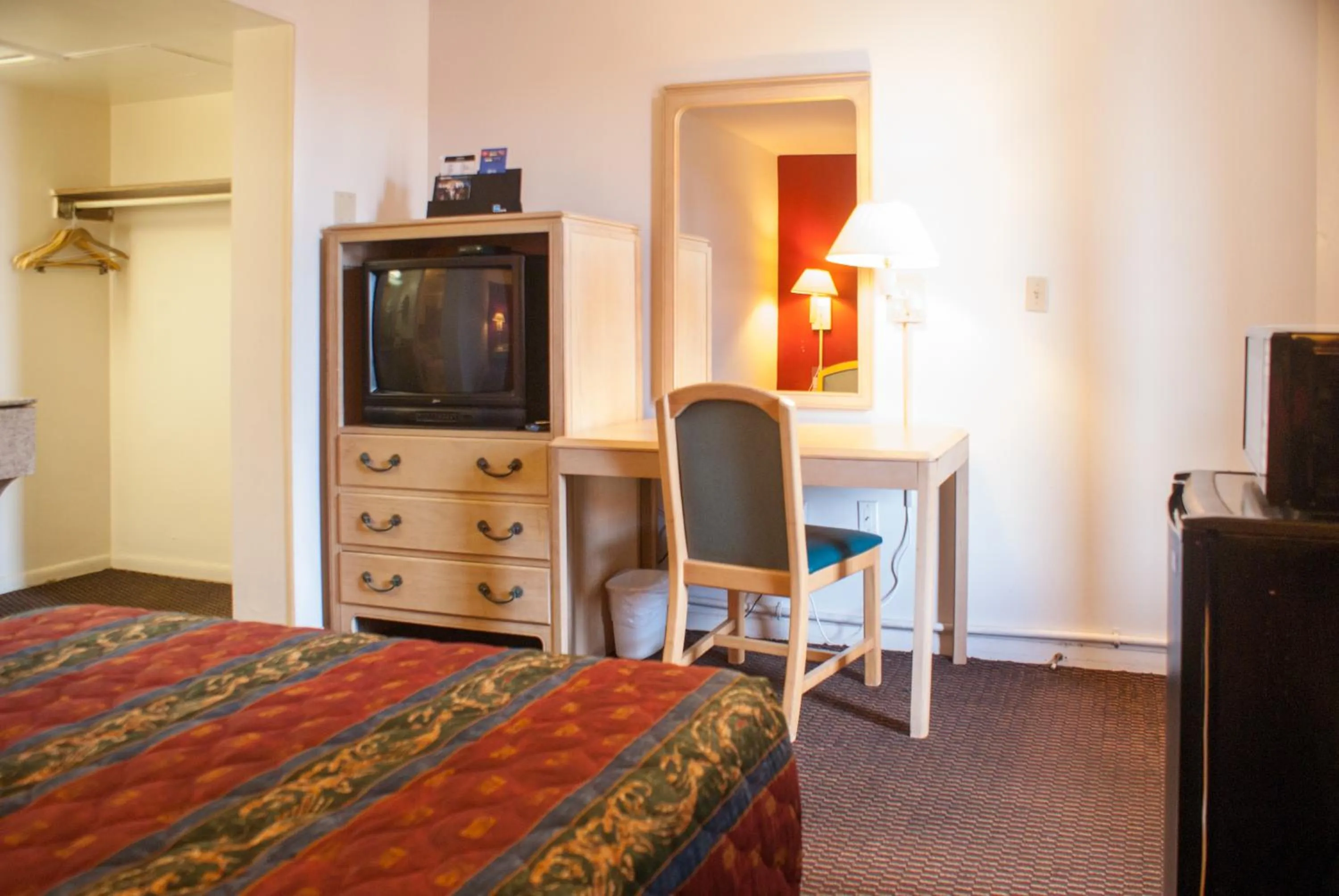 Decorative detail, Bed in Scottish Inn Downtown Jacksonville