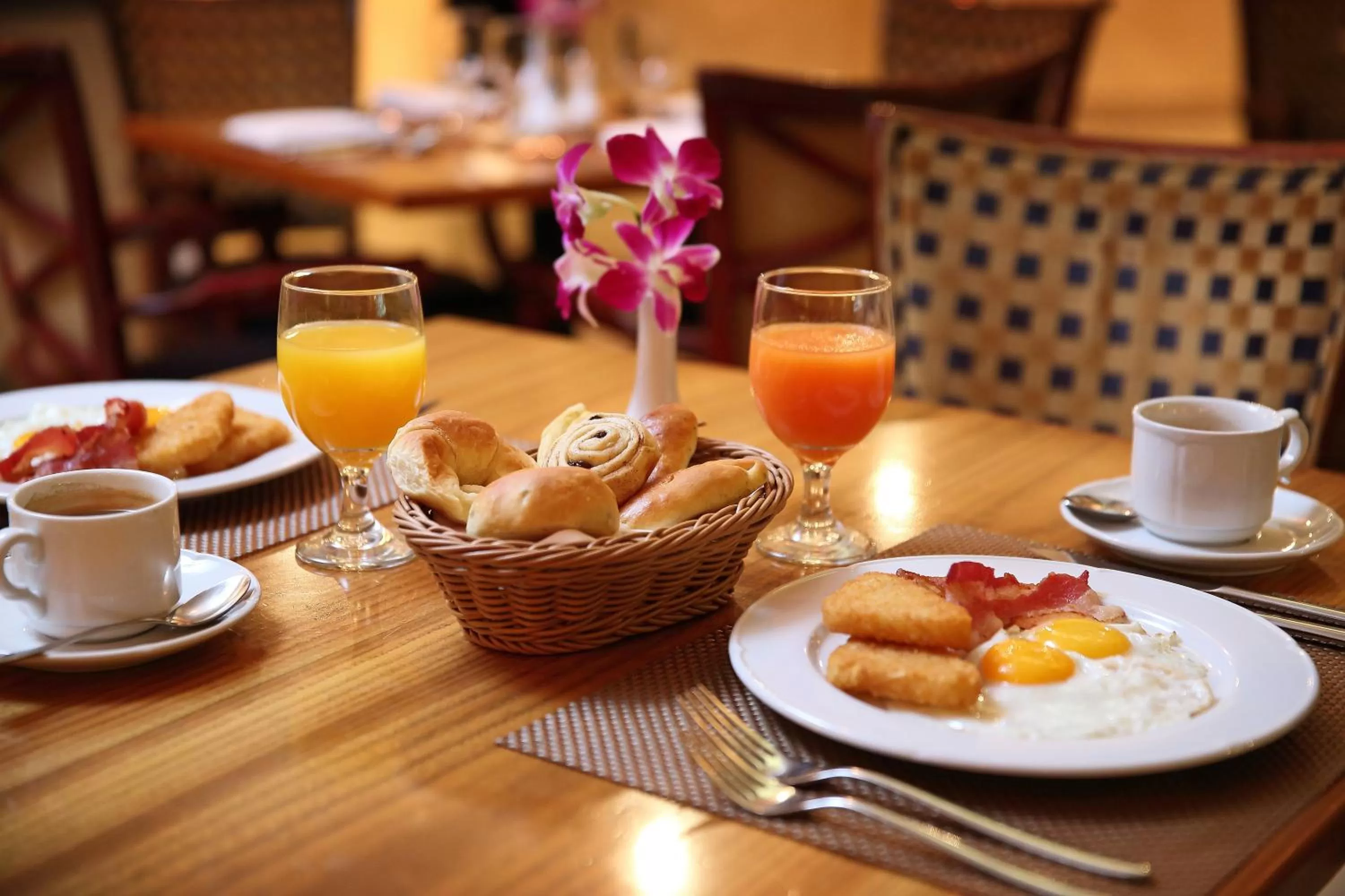 Restaurant/places to eat in Crowne Plaza Panama by IHG