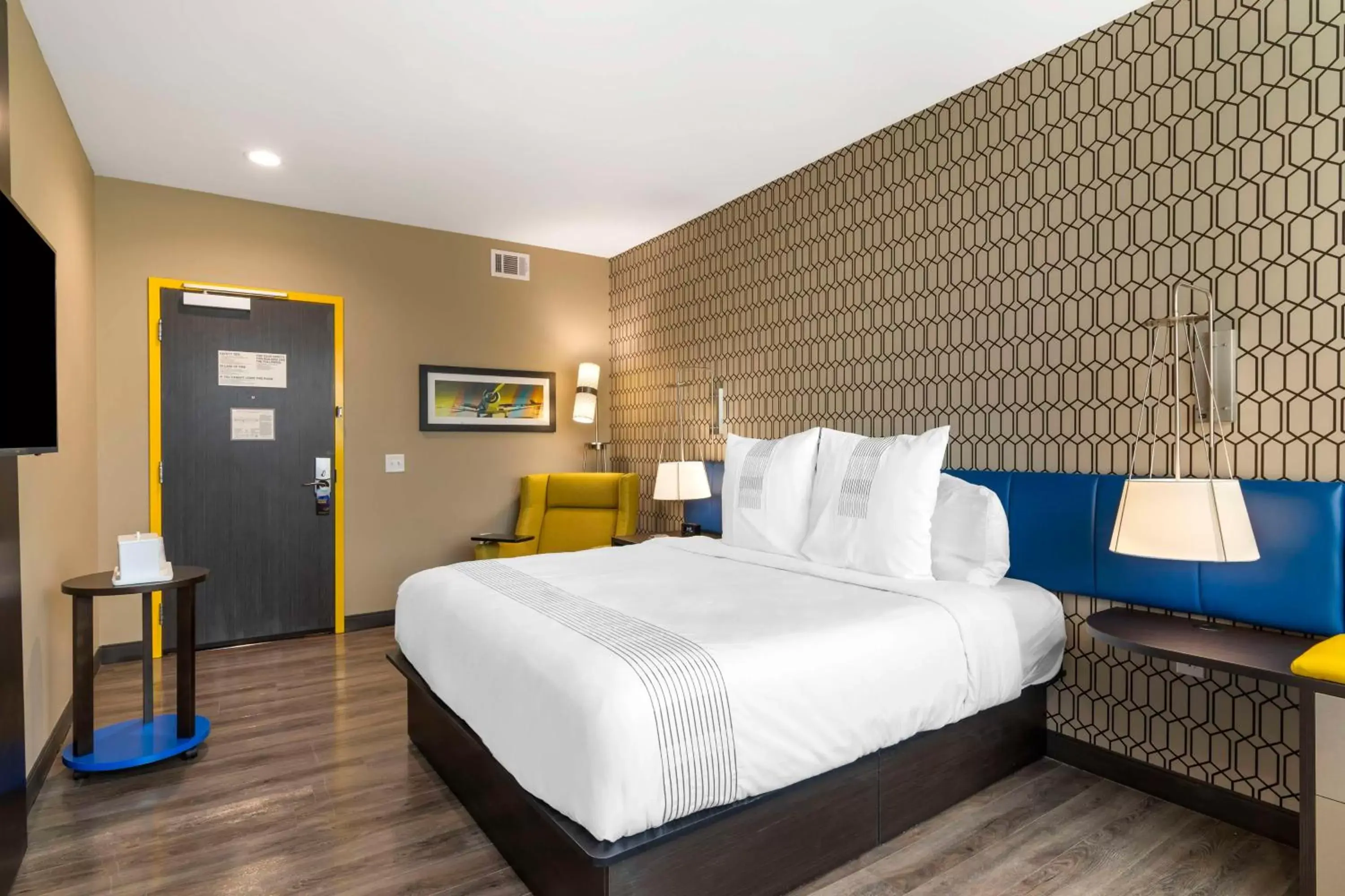 Bedroom, Bed in GLo Best Western Pooler - Savannah Airport Hotel