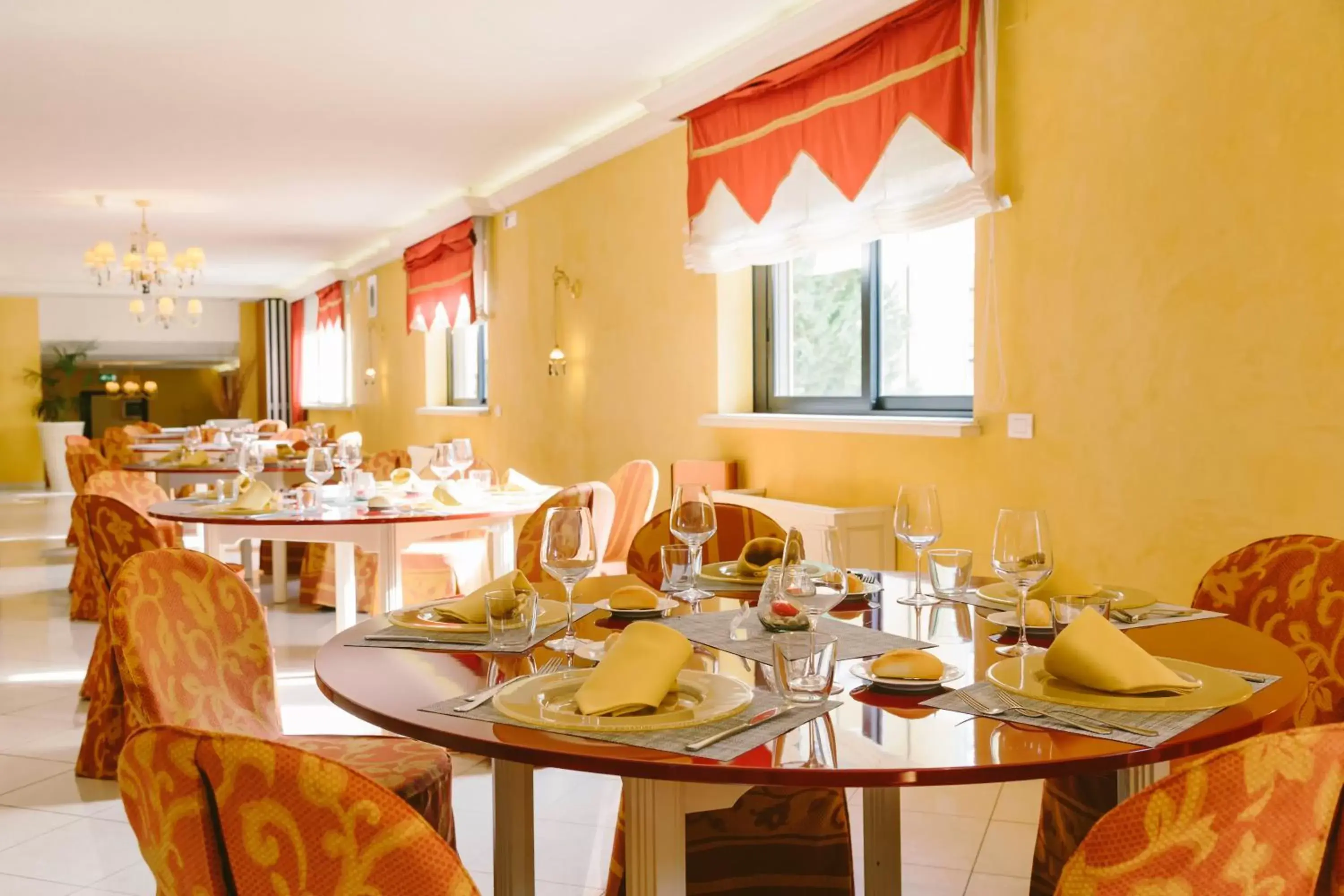 Restaurant/Places to Eat in Hotel Residence Federiciano