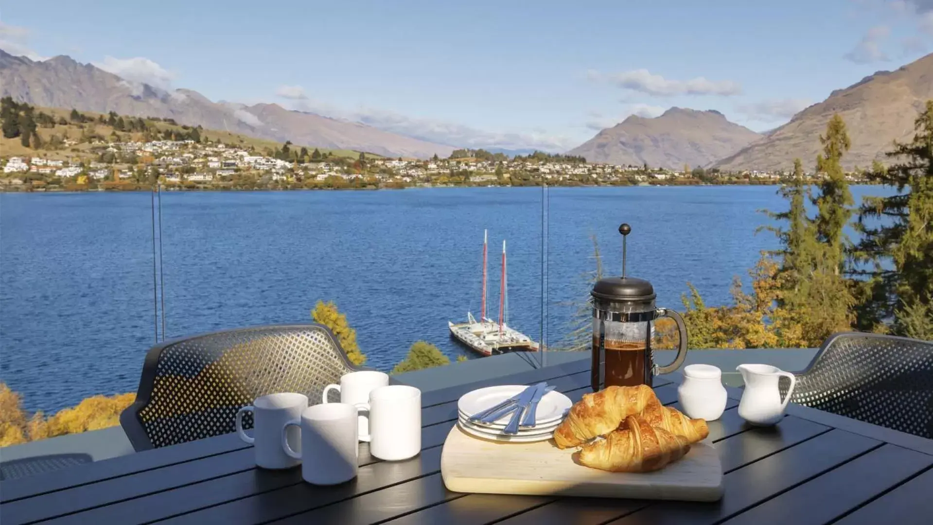 Lake view in Oaks Queenstown Shores Resort