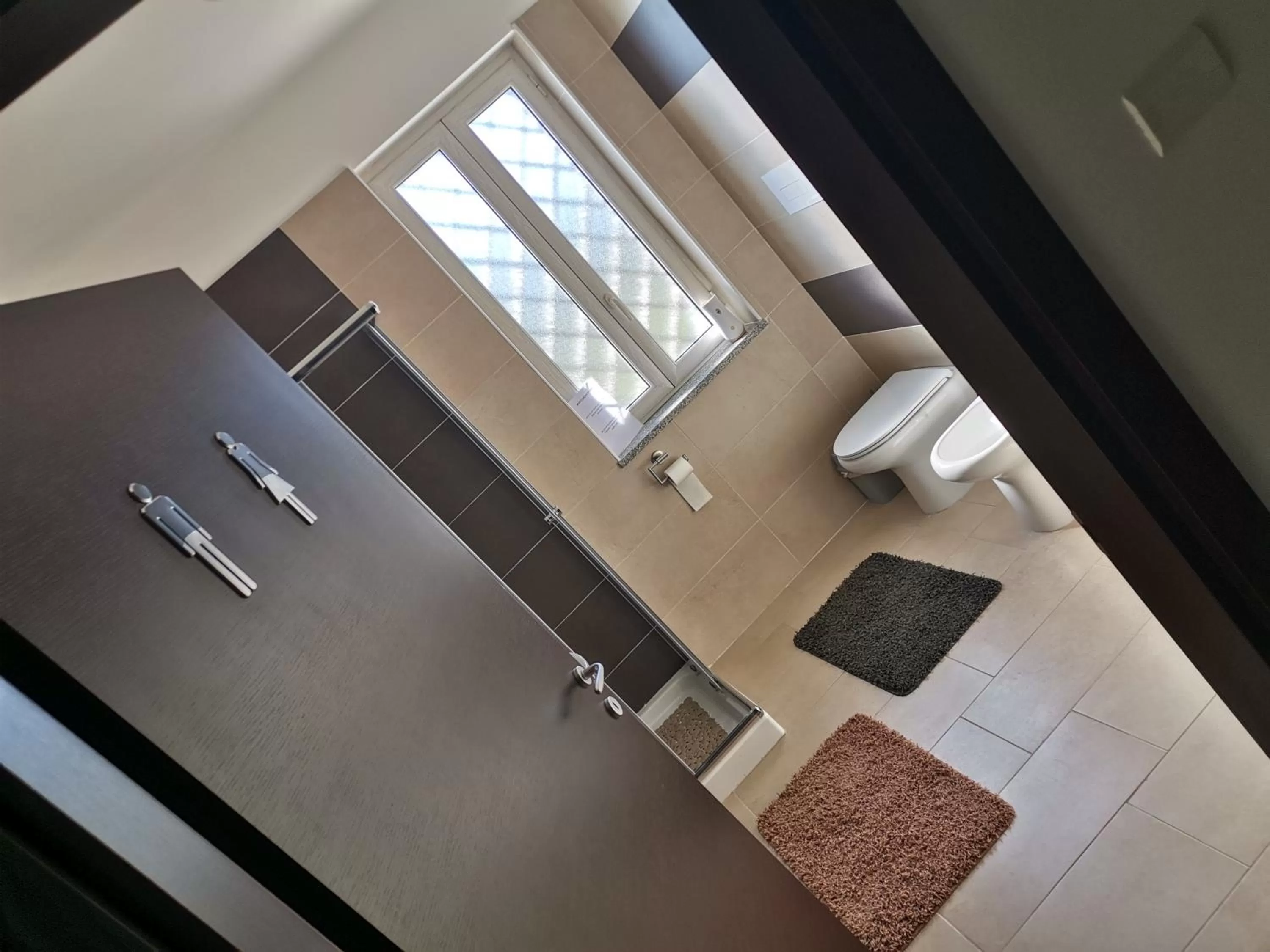 Bathroom in Montesarchiorooms