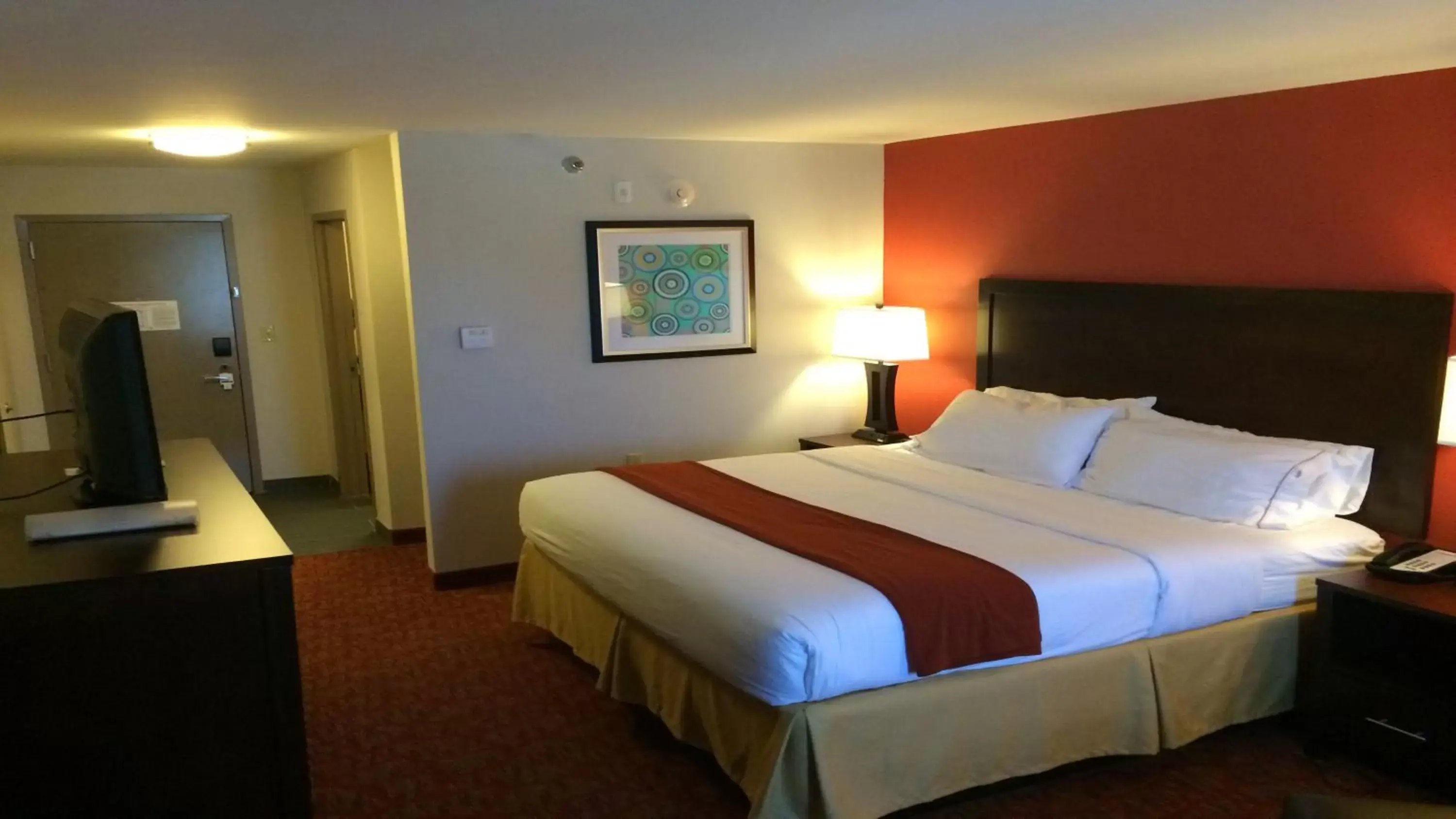 Photo of the whole room, Bed in Holiday Inn Guin, an IHG Hotel