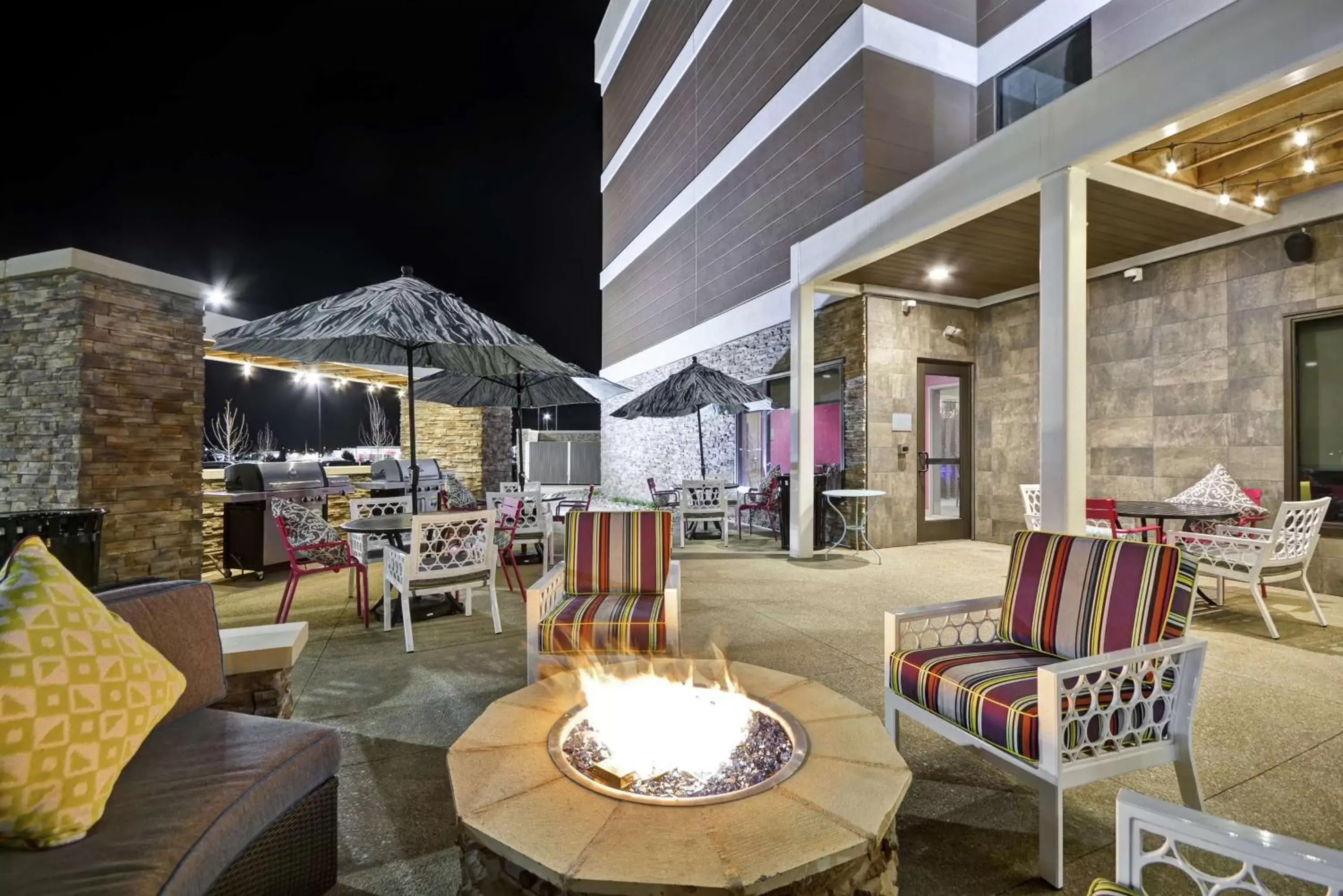 Patio in Home2 Suites by Hilton KCI Airport