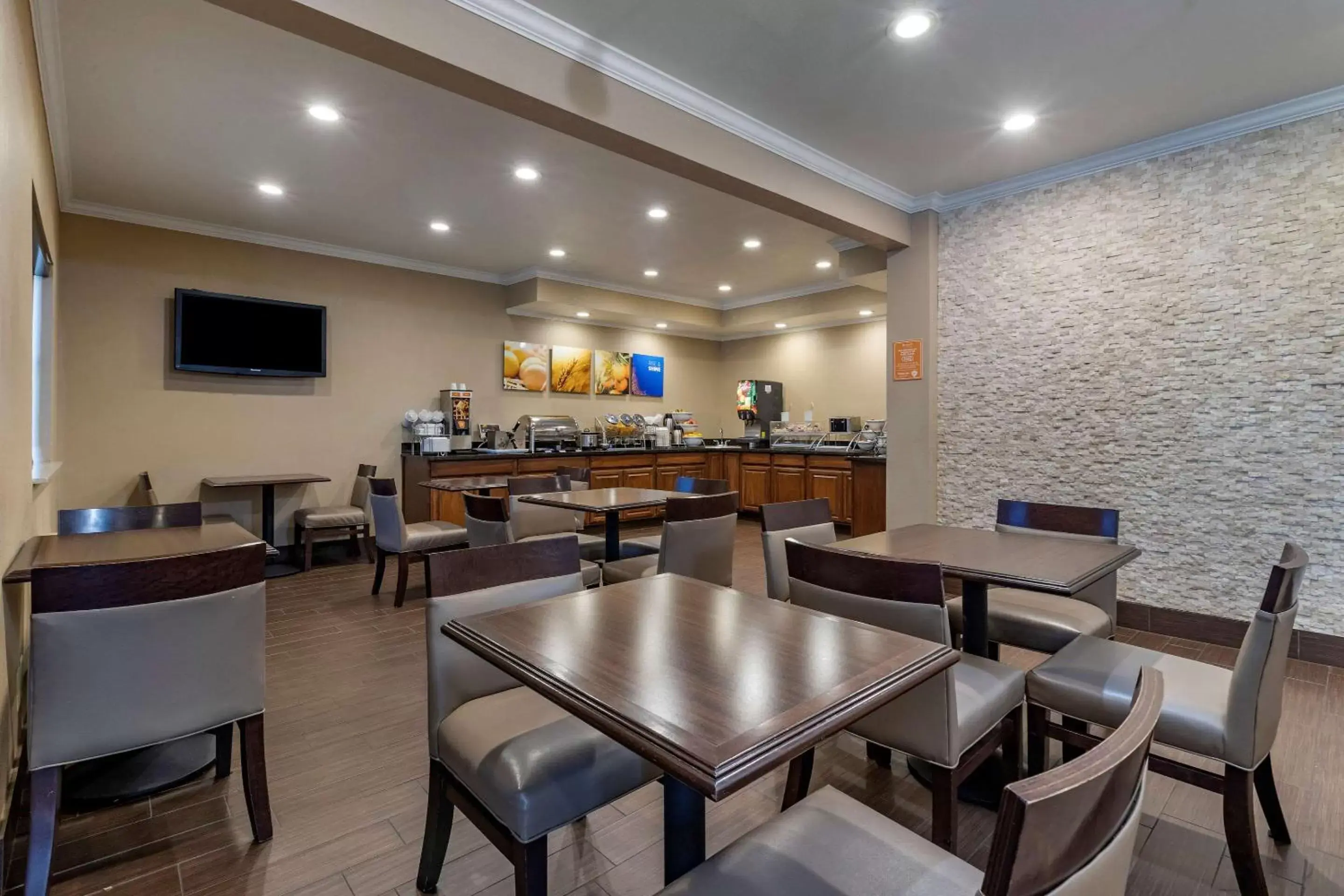 Breakfast, Restaurant/Places to Eat in Comfort Inn & Suites Waterloo – Cedar Falls